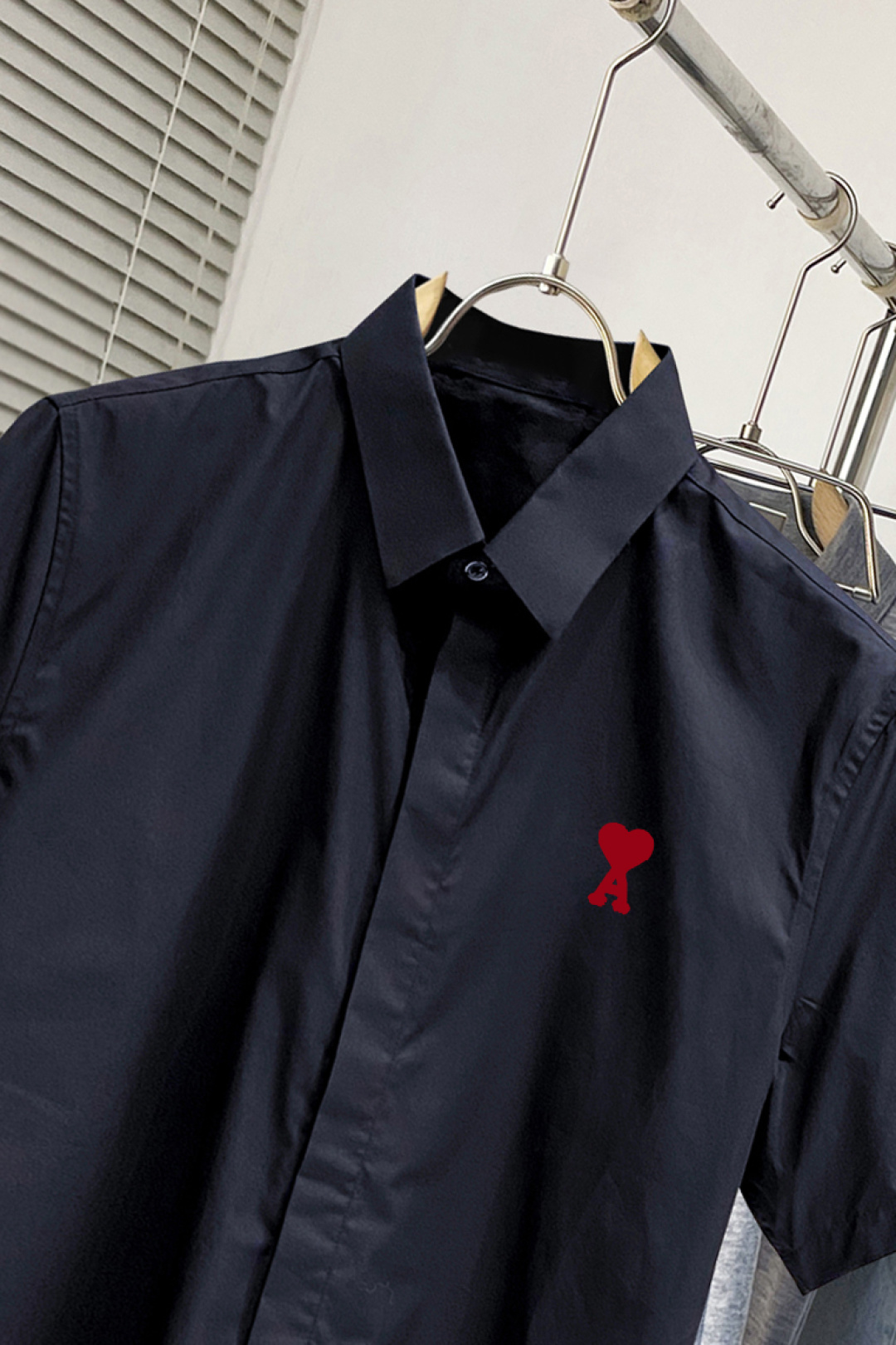 Luxurious Short-Sleeved Shirt: Natural Cotton, High-End, Comfortable, One-Size. - 图片 3