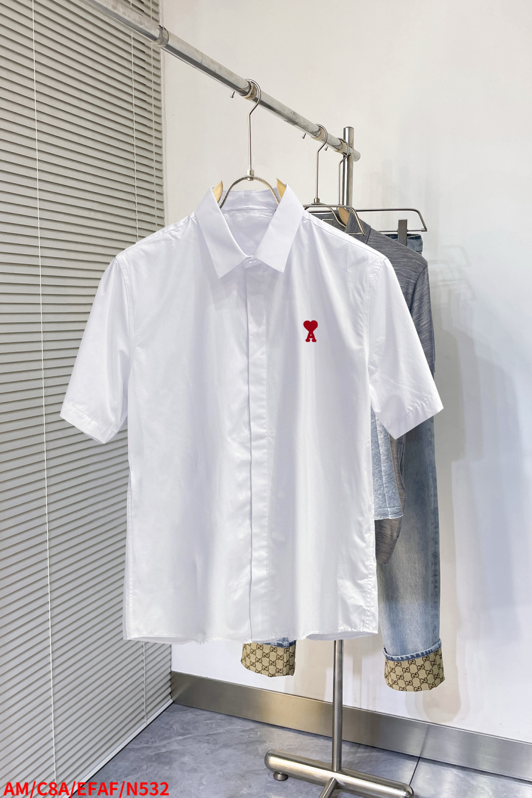 Trendy Short-Sleeved Shirt: Natural Cotton, One-Size-Fits-All, Soft and Luxurious