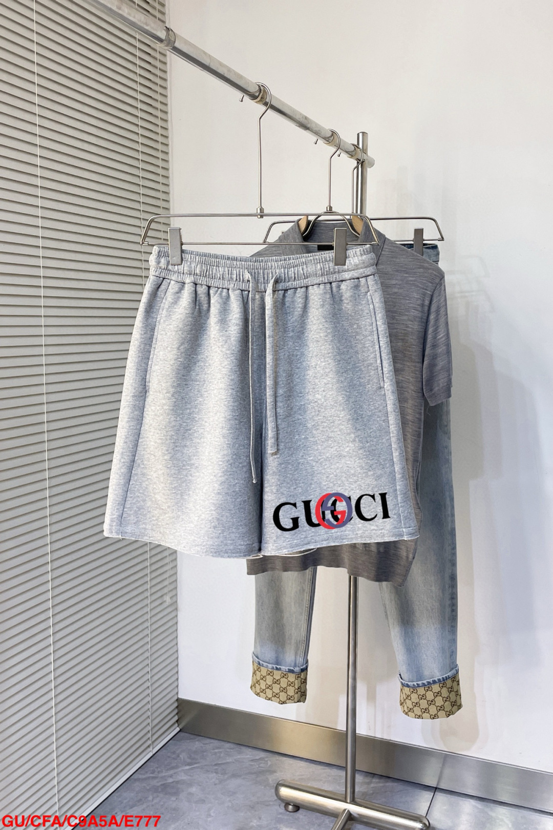 NO:432111,E777 GU Kuqi 25 spring and summer new shorts This minimalist expresses a modern attitude. Face cloth 63.1 cotton 36.9 polyester Qianwei Ultra-thin composite fabric, the overall texture is stronger, carries the innovative spirit, the iconic enamel logo adds the finishing touch Size M-2XL (095), shorts, alexander wang19860909E777 GU酷奇 25春夏新款短裤 这款极简表达现代态度.面布63.1棉36.9聚酯倩维 超薄复合面料 整体更显质感有力 承载创新精神, 标志性的涂珐琅徽标平添点睛之笔 尺码M-2XL（095）,,shorts,alexander wang,Men's clothing