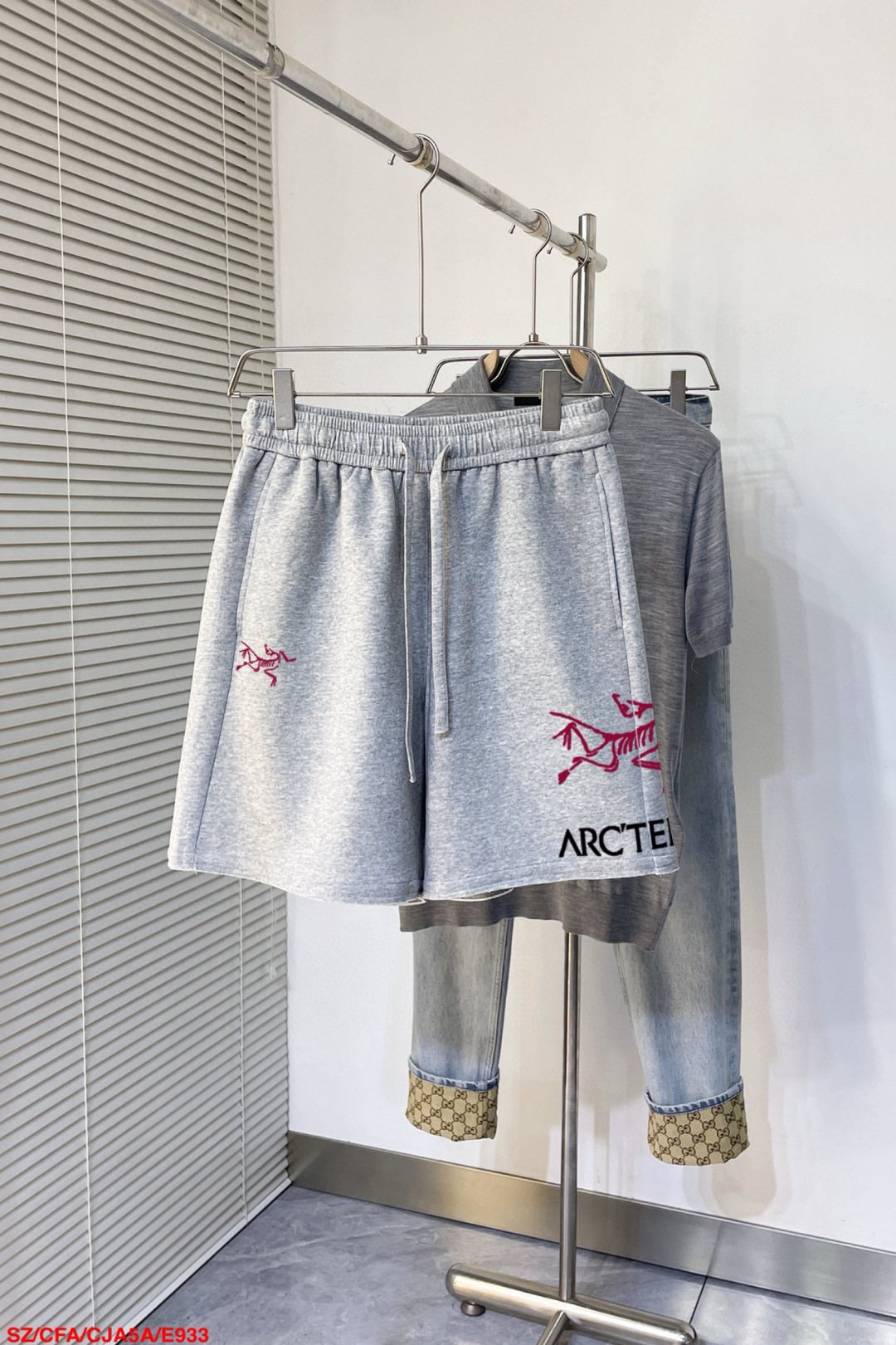 NO:432121,E933 SZ Archaeopteryx 25 spring and summer new shorts This minimalist expresses a modern attitude. Face cloth 63.1 cotton 36.9 polyester Qianwei Ultra-thin composite fabric, the overall texture is stronger, carrying the innovative spirit, the iconic enamel logo adds the finishing touch Size M-2XL (095), arc'teryx, shorts, alexander wang19860909E933 SZ始祖鸟 25春夏新款短裤 这款极简表达现代态度.面布63.1棉36.9聚酯倩维 超薄复合面料 整体更显质感有力 承载创新精神, 标志性的涂珐琅徽标平添点睛之笔 尺码M-2XL（095）,arc'teryx,shorts,alexander wang,Men's clothing