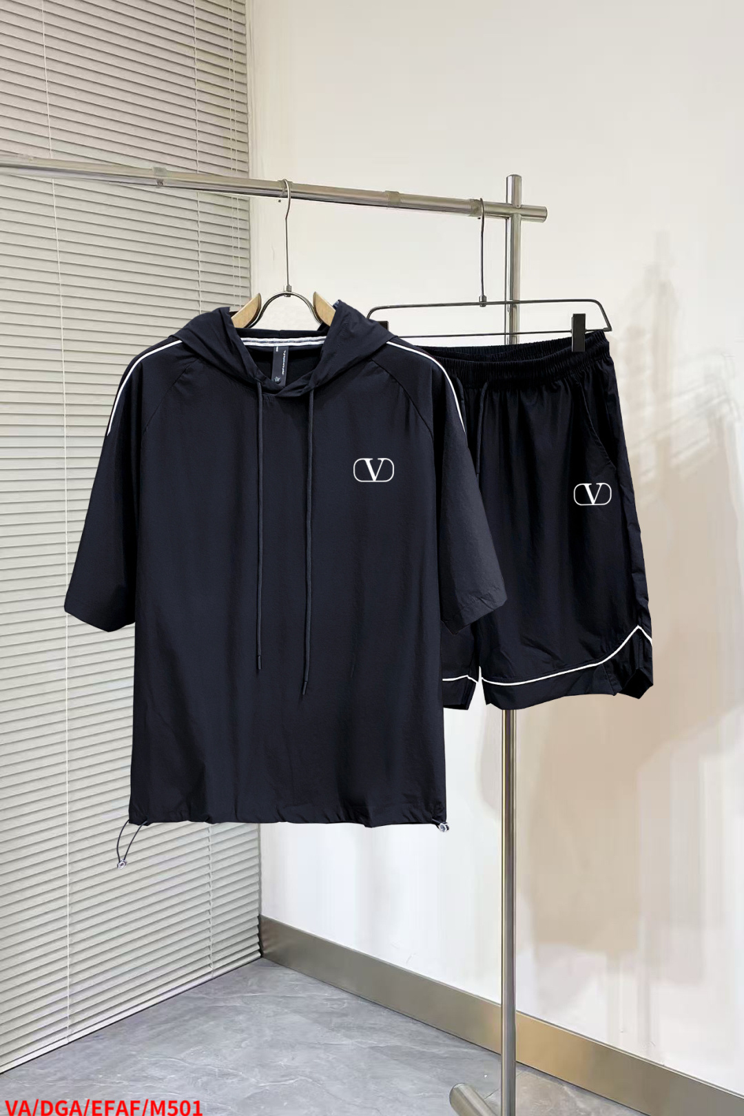 NO:432132,M501 VA Valentino Official synchronous update Short-sleeved suit Classic webbing embellishment Lightweight, comfortable and breathable four-sided elastic fabric Cold and cold You must get a set in summer Must have M-3XL Not to be sold (095), valentino, T-shirt, alexander wang19860909M501 VA华伦天奴 官方同步更新 短袖套装 经典织带点缀 轻盈舒适透气四面弹面料 冰凉冰凉 夏天一定要来一套 必备款 M-3XL 不可拆卖（095）,,valentino,T-shirt,alexander wang,Men's clothing