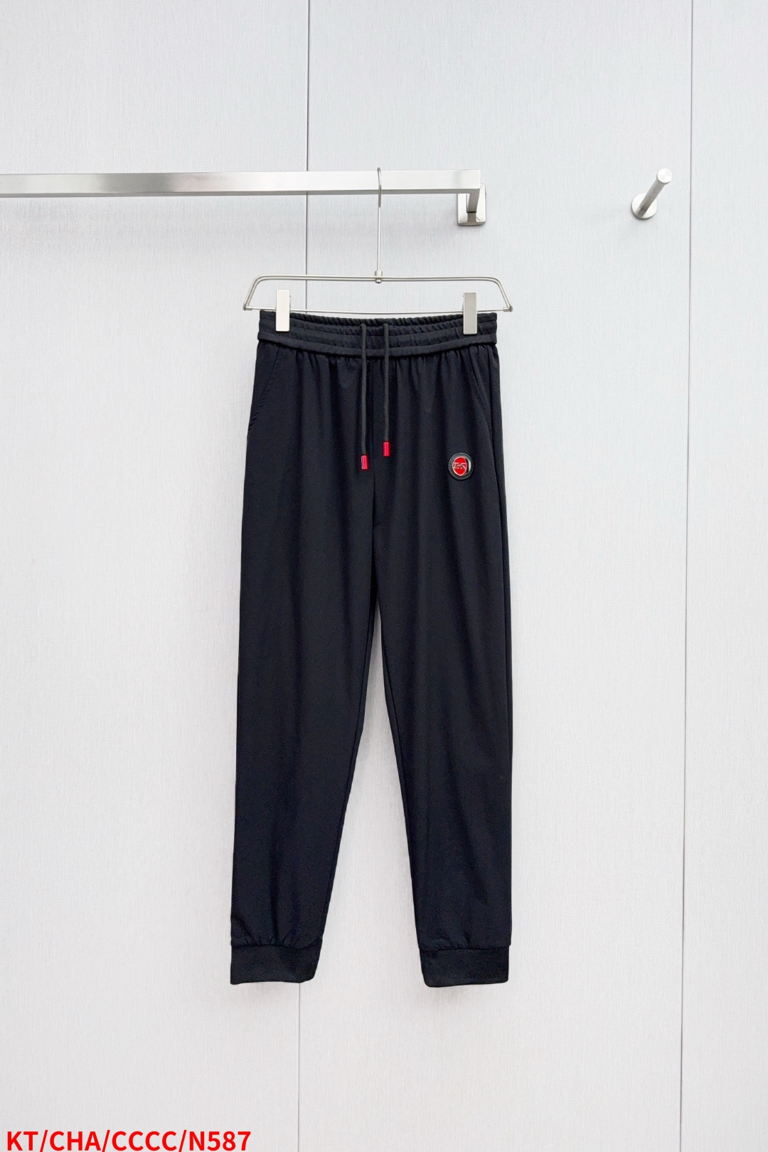 NO:442804,N587 KT Kiton 2025SS Spring and Summer New Products Fashion Drawstring Casual Pants, High-quality Channels, Loose and Regular Design and Cutting, Combined with Personal Fashion Style, Innately Extraordinary!  Customer-supplied top-grade woven fabrics, with extremely delicate oily texture, high elastic recovery effect, anti-wrinkle, windproof, sun protection, breathable, comfortable and non-smooth. The color control is perfect, customer-supplied hardware and decorative accessories, matched with a novel style, highlighting the unique and fashionable style. Two colors are available ………………………………………………………………………………………………………………………………………………………………………………………………………………………………………………………………………………………………………………………………………………………………………………………………………………………………………………………………………………………………………………………………………………………………………………………………………………………………………………………………………………………………………………………………………………………………………………………………………………………………………………………………………………………………………………………………………………………………………………………………………………………………………………………………………………………………………………………………………………………………19860909N587 KT Kiton 2025SS春夏新品 时尚抽绳休闲裤,渠道精品,宽松体常规设计裁剪,兼具个性时尚范儿,与生俱来的不平凡！客供顶级梭织面料,极为细腻的油润质感,具有高弹性回复效果,抗皱防风防晒,透气舒适无闷热感.型色把控非常完美,客供五金装饰辅料,搭配构思新颖的风格,彰显个性时尚范儿.两色可选 …………………………………………………… SizeM-3XL 隔天,,alexander wang,Men's clothing