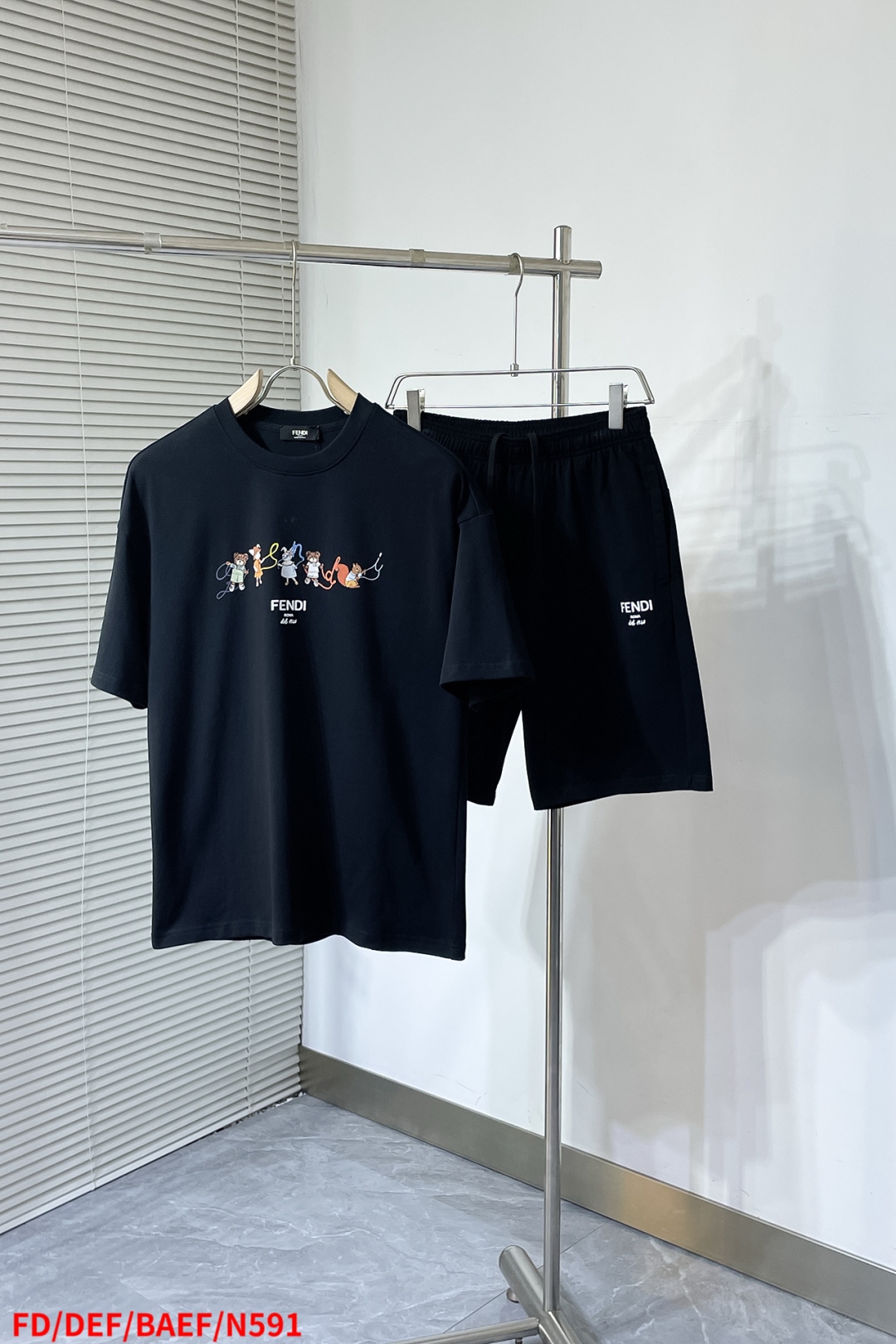 NO:442796,N591 FDFendi 2025ss latest heavy round neck short sleeves, made of 330g double yarn flat cotton fabric, three-dimensional printing technology, and the same style for men and women. The S-M-L-XL code is complete and is not sold, fendi, T-shirt, alexander wang19860909N591 FDFendi 芬D 2025ss最新款重磅圆领短袖,选用330克双纱平织棉面料打造、立体印花工艺、男女同款.码数S-M-L-XL 三标齐全 不拆卖,,fendi,T-shirt,alexander wang,Men's clothing