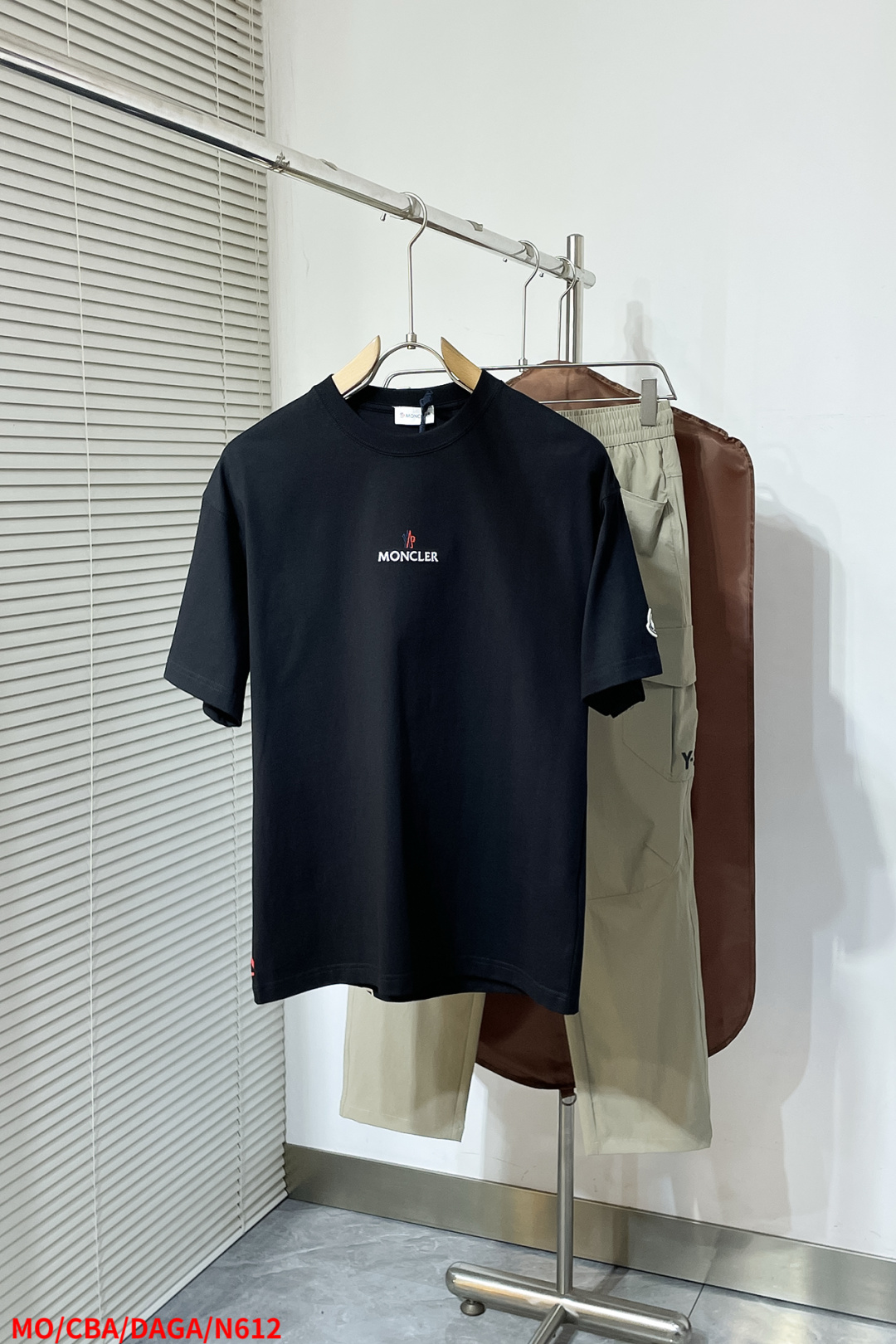 NO:442765,N612 MOMONCLER 2025SS Spring and Summer latest round neck fashionable short-sleeved T-shirt, synchronized on the official website, pure cotton fabric!  Comfortable skin, durable and easy to wear, classic and simple logo design, original factory craftsmanship, must-have items for handsome men. Number of codes M-XXXL complete three standards. The next day, T-shirt,tees, t-shirt,alexander wang19860909N612 MOMONCLER 2025SS春夏最新款圆领时尚短袖T恤,官网同步,纯棉面料！贴肤舒适,耐看又好穿,经典简约logo设计,原厂工艺一丝不苟,型男必备单品 码数M-XXXL 三标齐全 隔天,,T-shirt,tees，t-shirt,alexander wang,Men's clothing