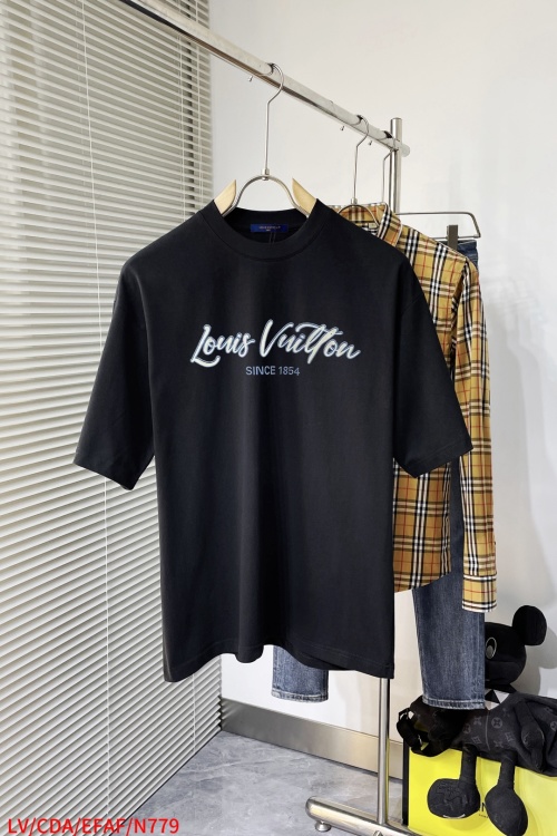 Louis Vuitton Men's Black Cotton T-Shirt with Signature Print & Modern Fit 1 Louis Vuitton Men's Black Cotton T-Shirt with Signature Print & Modern Fit