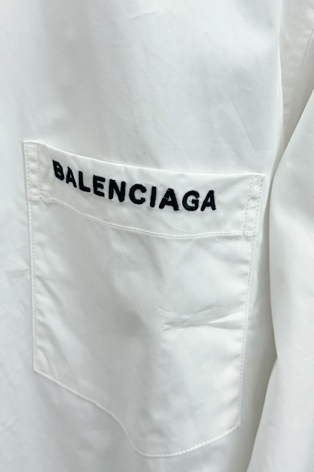 Balenciaga Logo Embroidery Shirt: High-Quality, Iconic Design, Customized Details, Parisian Elegance. - 图片 4
