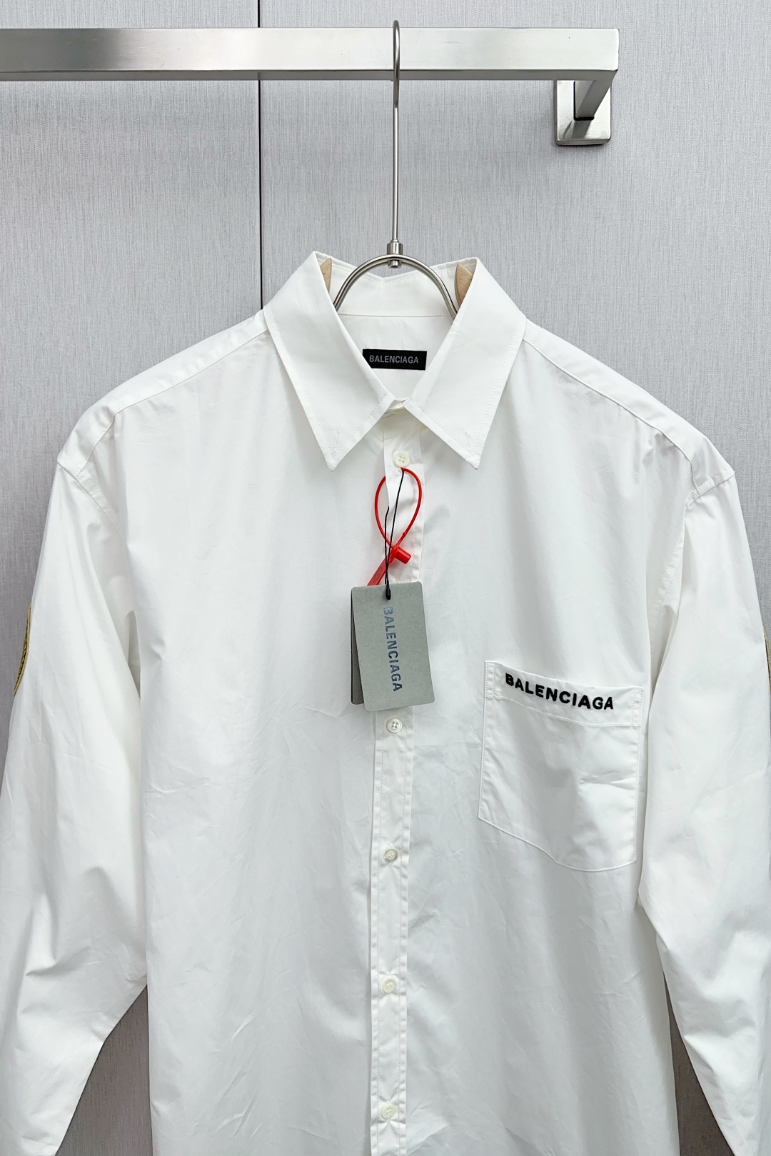 Balenciaga Logo Embroidery Shirt: High-Quality, Iconic Design, Customized Details, Parisian Elegance. - 图片 3
