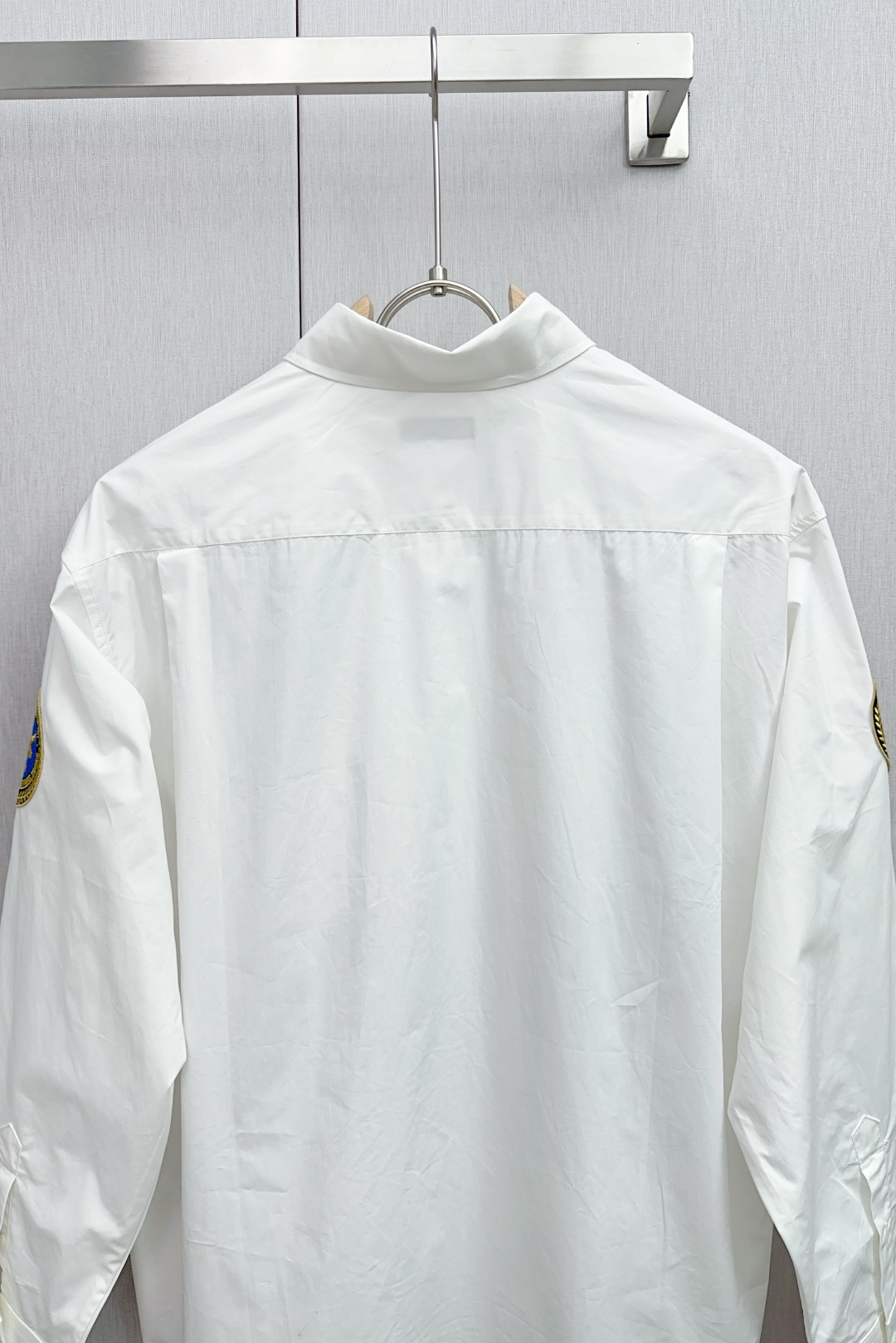 Balenciaga Logo Embroidery Shirt: High-Quality, Iconic Design, Customized Details, Parisian Elegance. - 图片 8