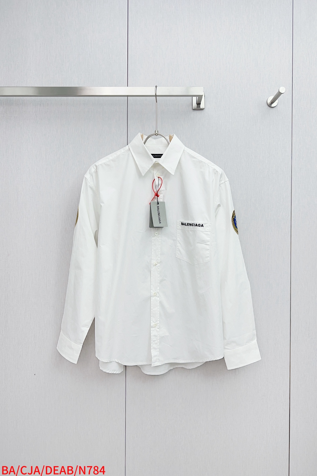 Balenciaga Logo Embroidery Shirt: High-Quality, Iconic Design, Customized Details, Parisian Elegance. - 图片 1