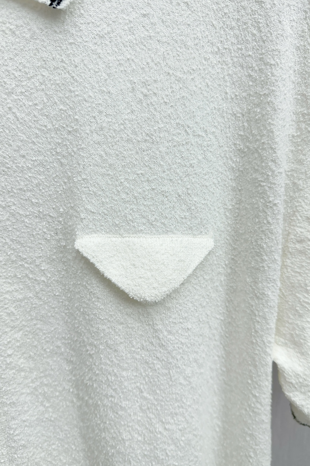 Adhesive Velvet Short Sleeve Shirt in White Cotton with Classic Design - 图片 6