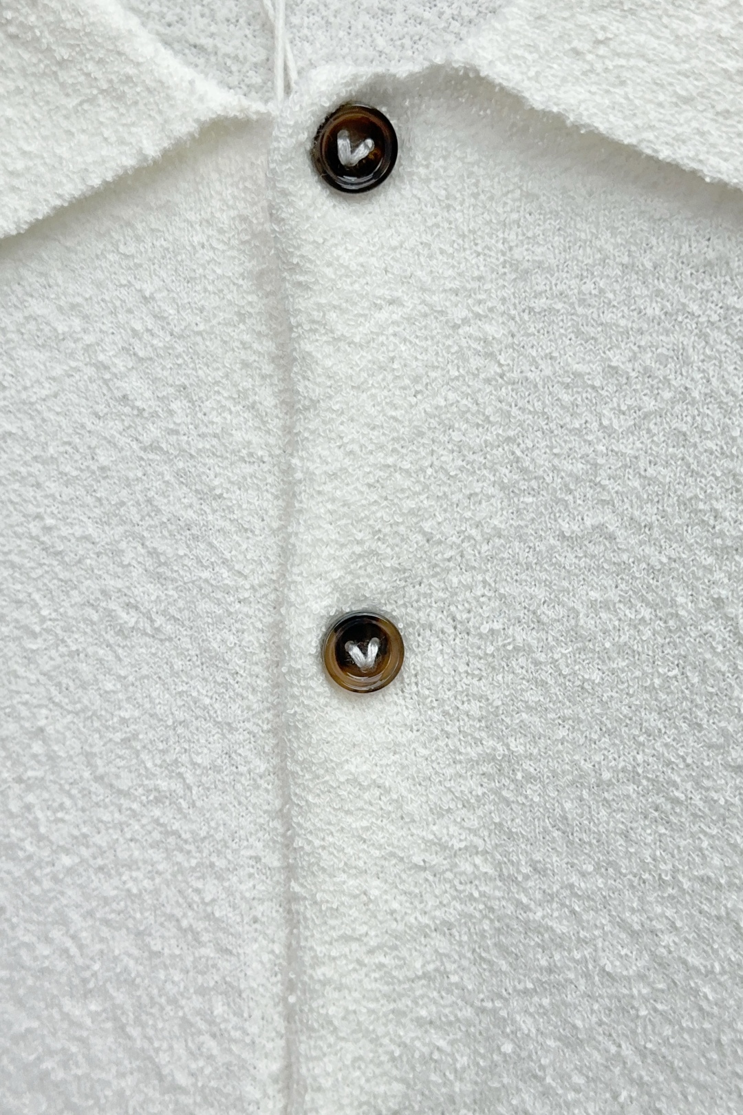 Adhesive Velvet Short Sleeve Shirt in White Cotton with Classic Design - 图片 5