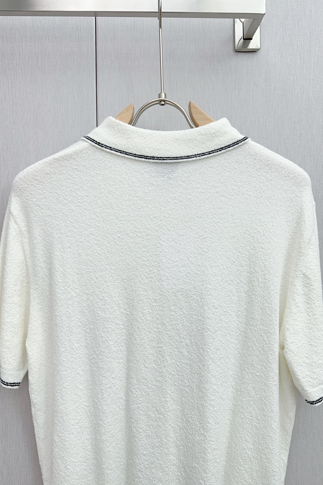 Adhesive Velvet Short Sleeve Shirt in White Cotton with Classic Design - 图片 8