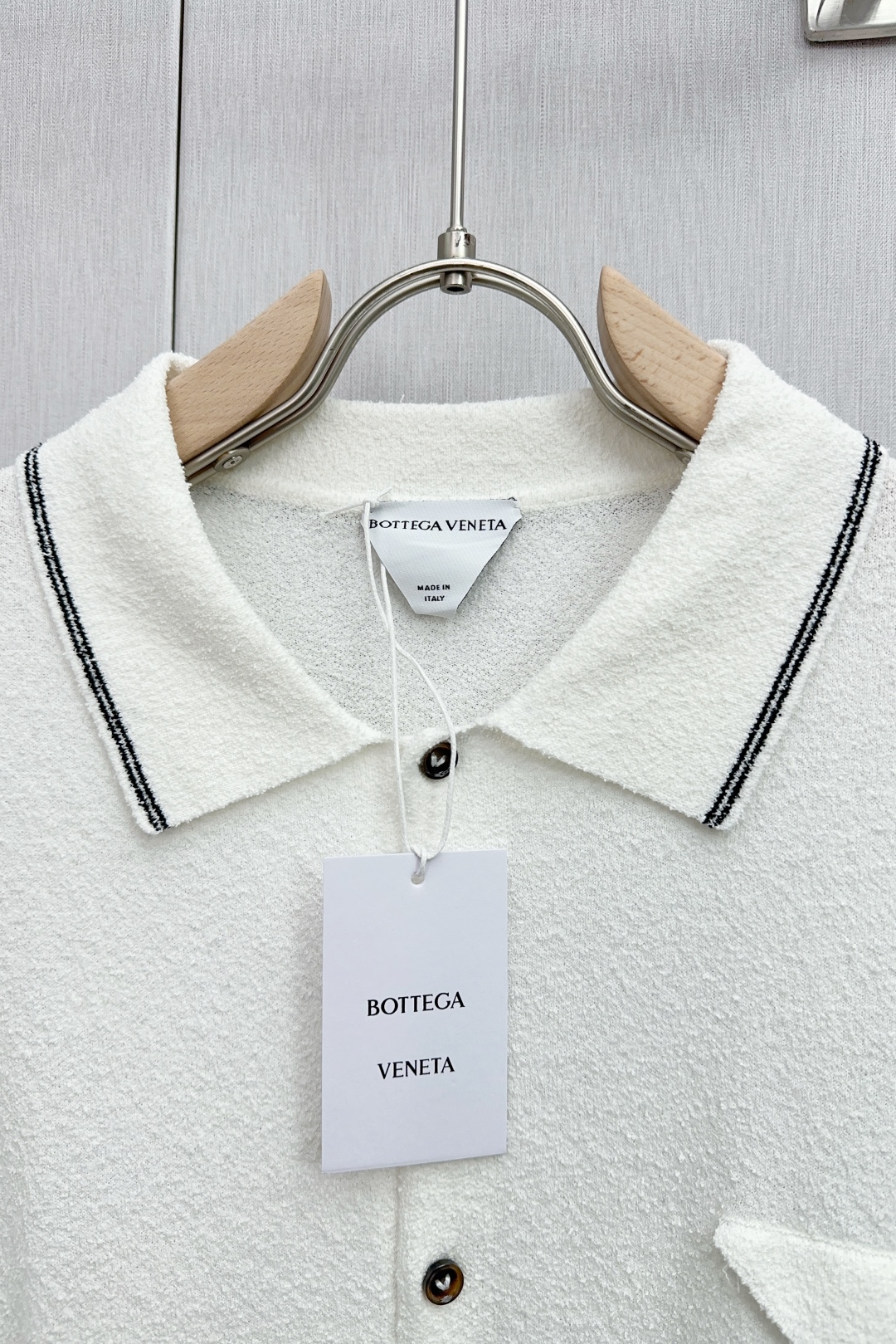 Adhesive Velvet Short Sleeve Shirt in White Cotton with Classic Design - 图片 4