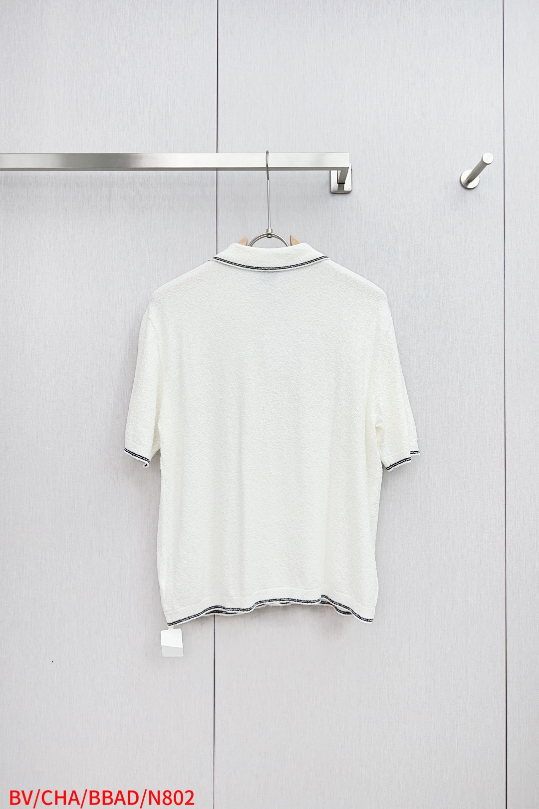Adhesive Velvet Short Sleeve Shirt in White Cotton with Classic Design - 图片 2