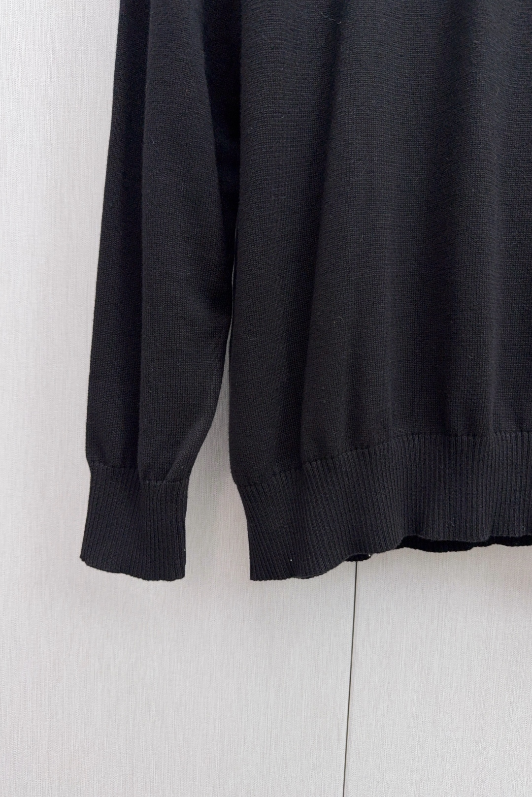 Dior CD Archive Embroidered Sweaters: Luxurious Wool-Cotton Blend, Intricate Embroidery, Timeless Elegance - 图片 7