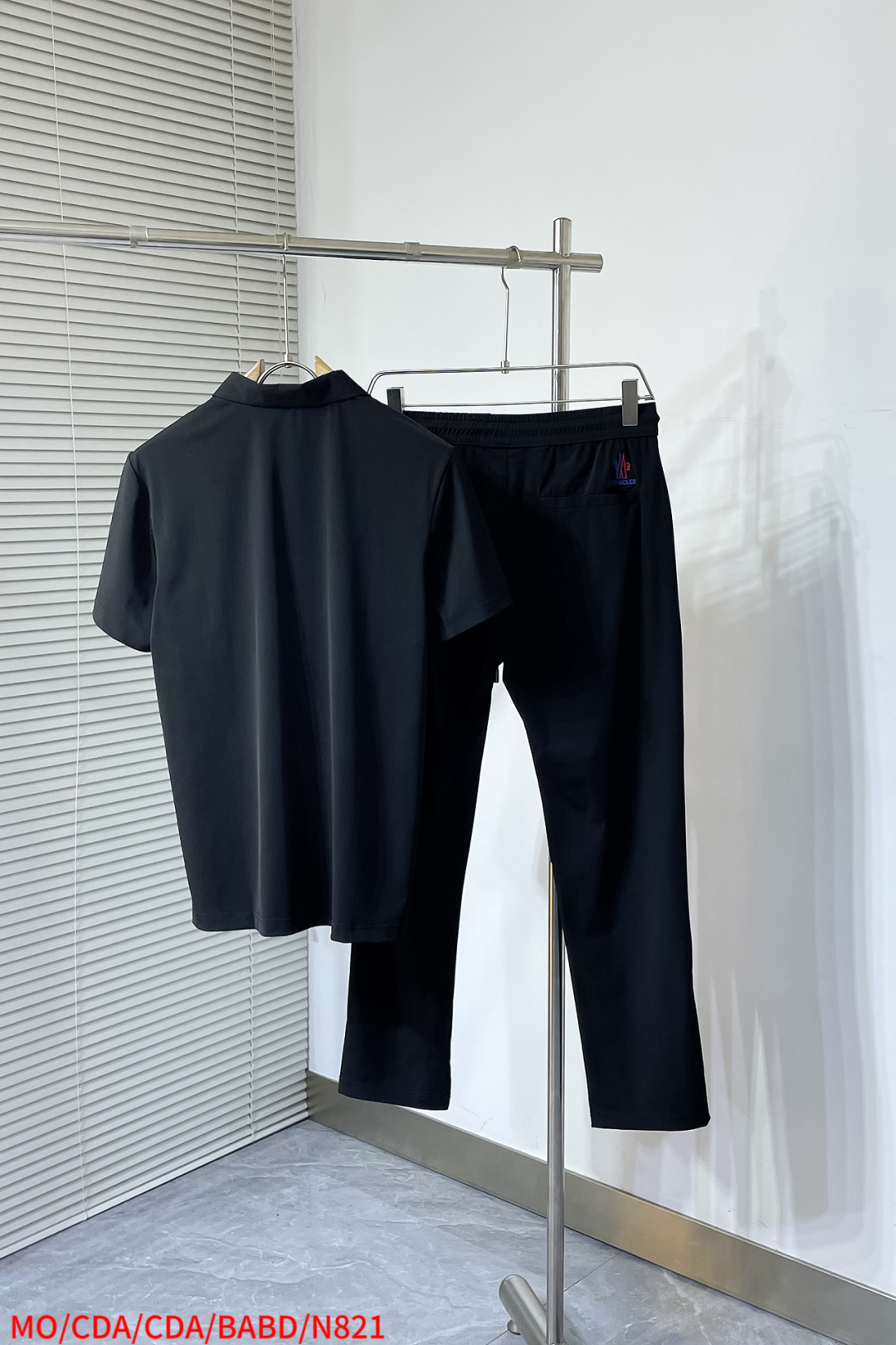 High-End Monochrome Leisure Suit with Unique Design and Top-Level Tailoring - 图片 4