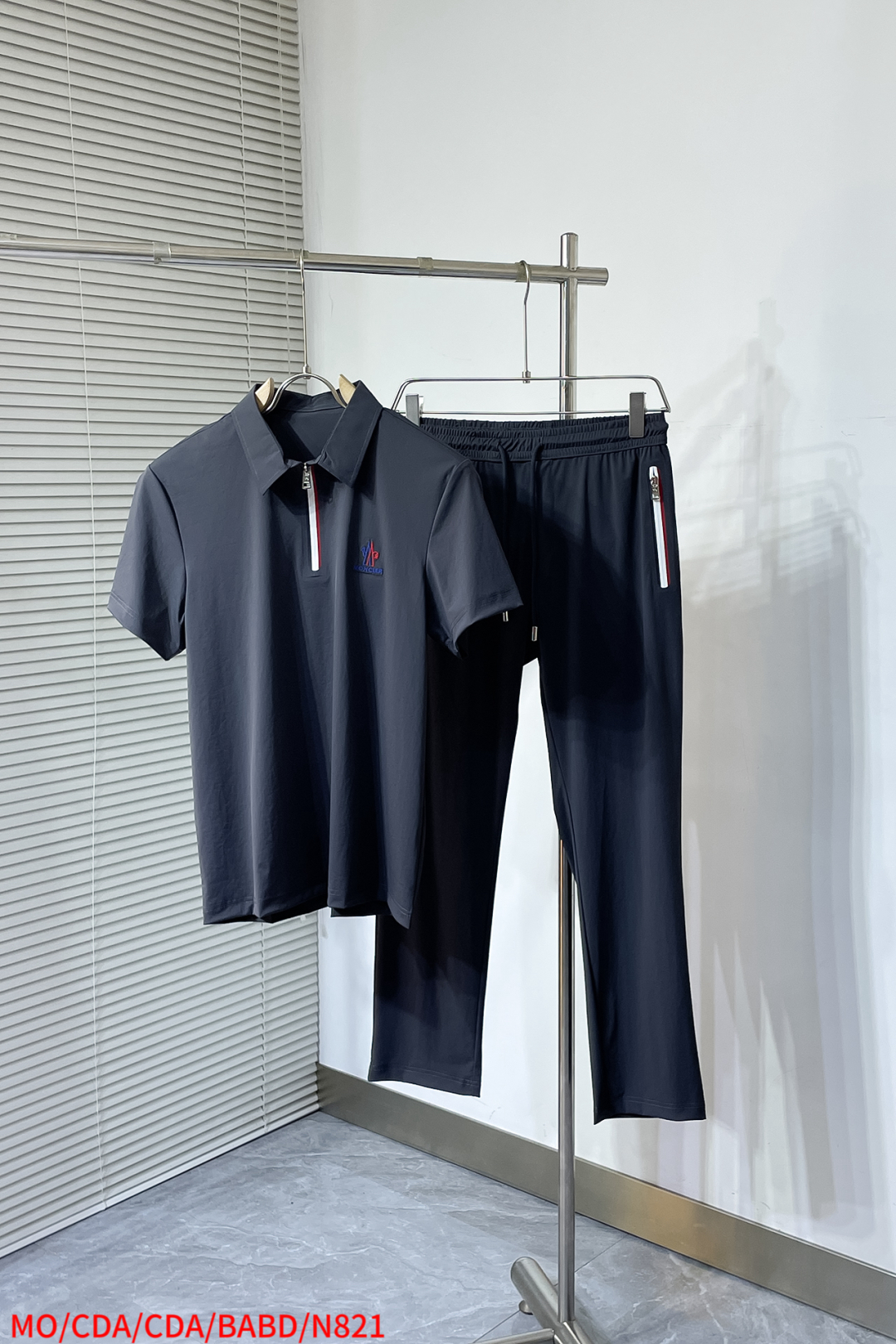 High-End Monochrome Leisure Suit with Unique Design and Top-Level Tailoring - 图片 2