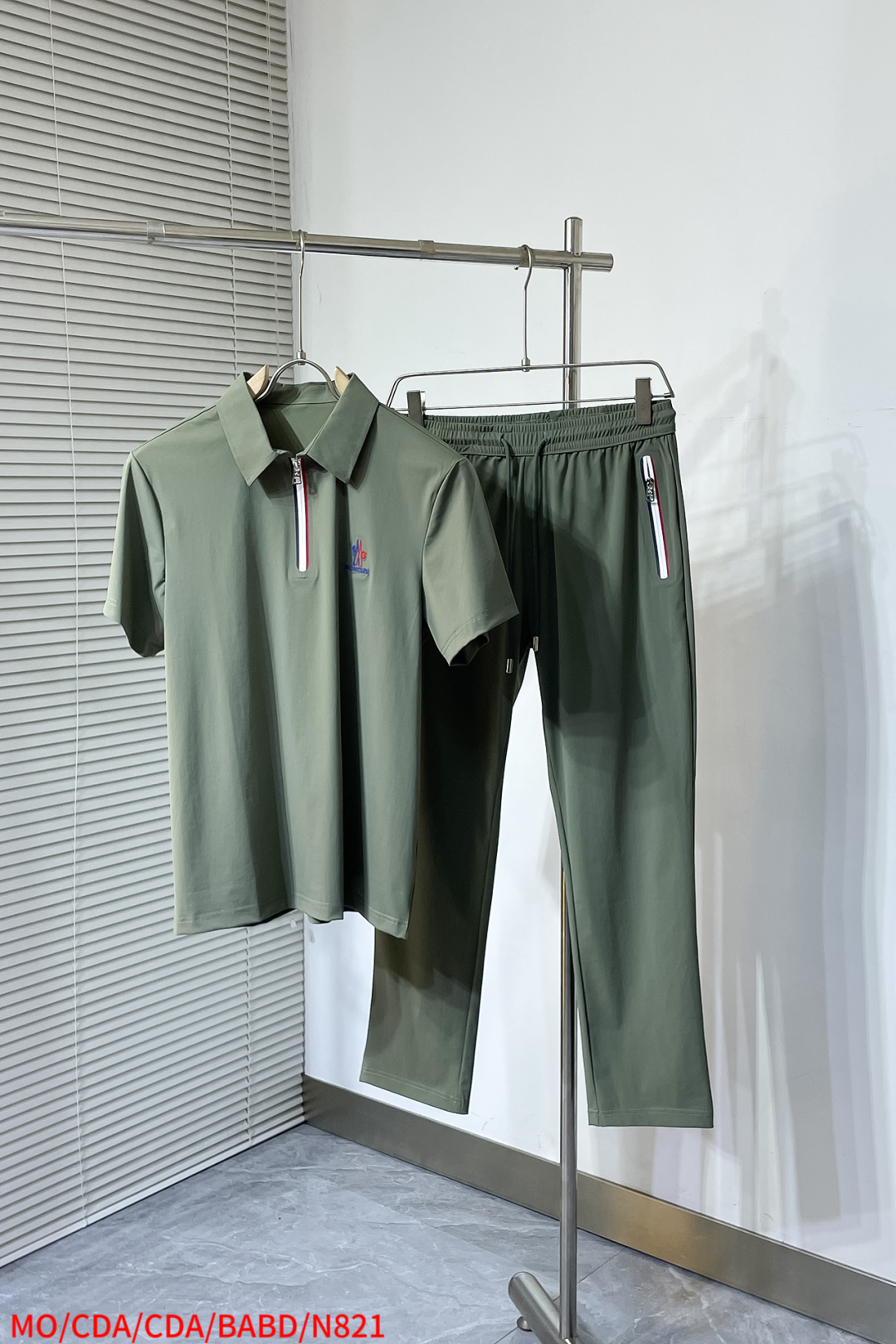 High-End Monochrome Leisure Suit with Unique Design and Top-Level Tailoring - 图片 1