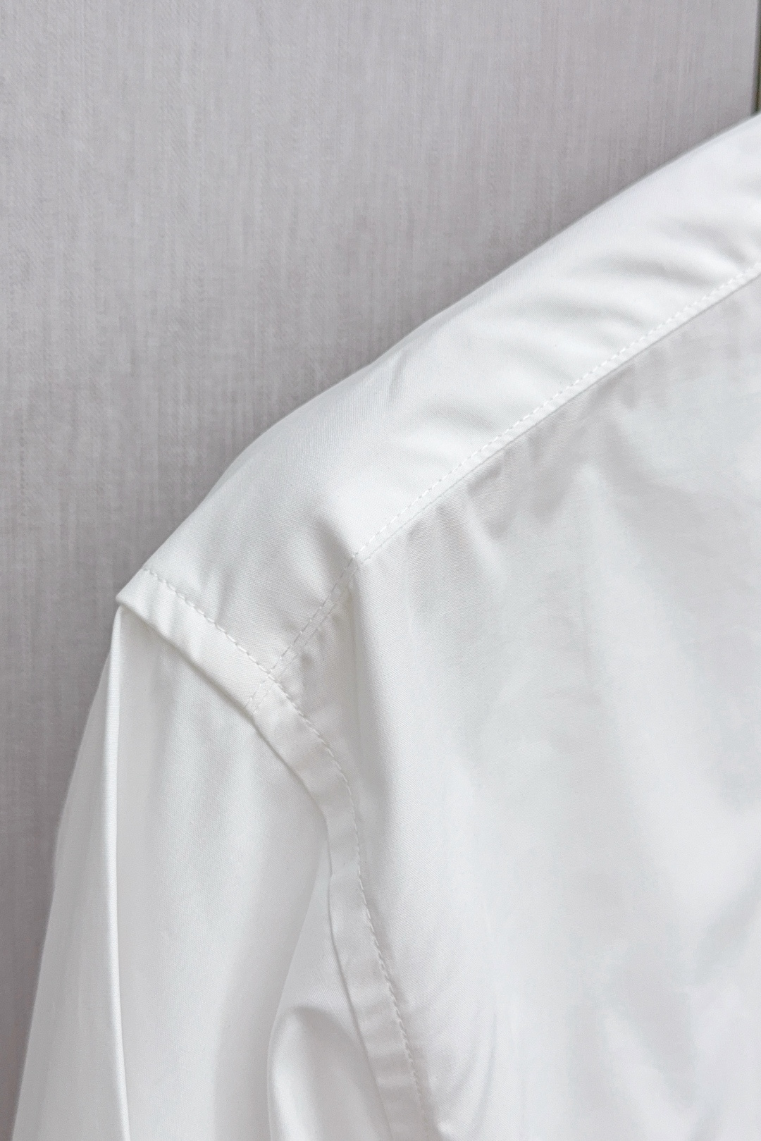 Balenciaga Nano BB Embroidered Shirt with Custom Parisian Button for Sizes 34-40 - 图片 6