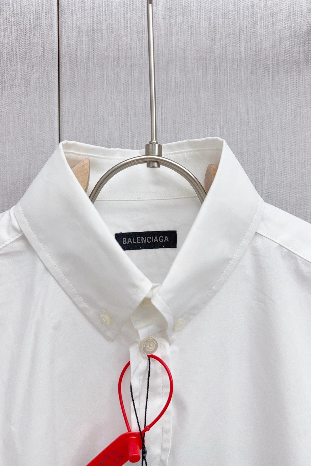 Balenciaga Nano BB Embroidered Shirt with Custom Parisian Button for Sizes 34-40 - 图片 4