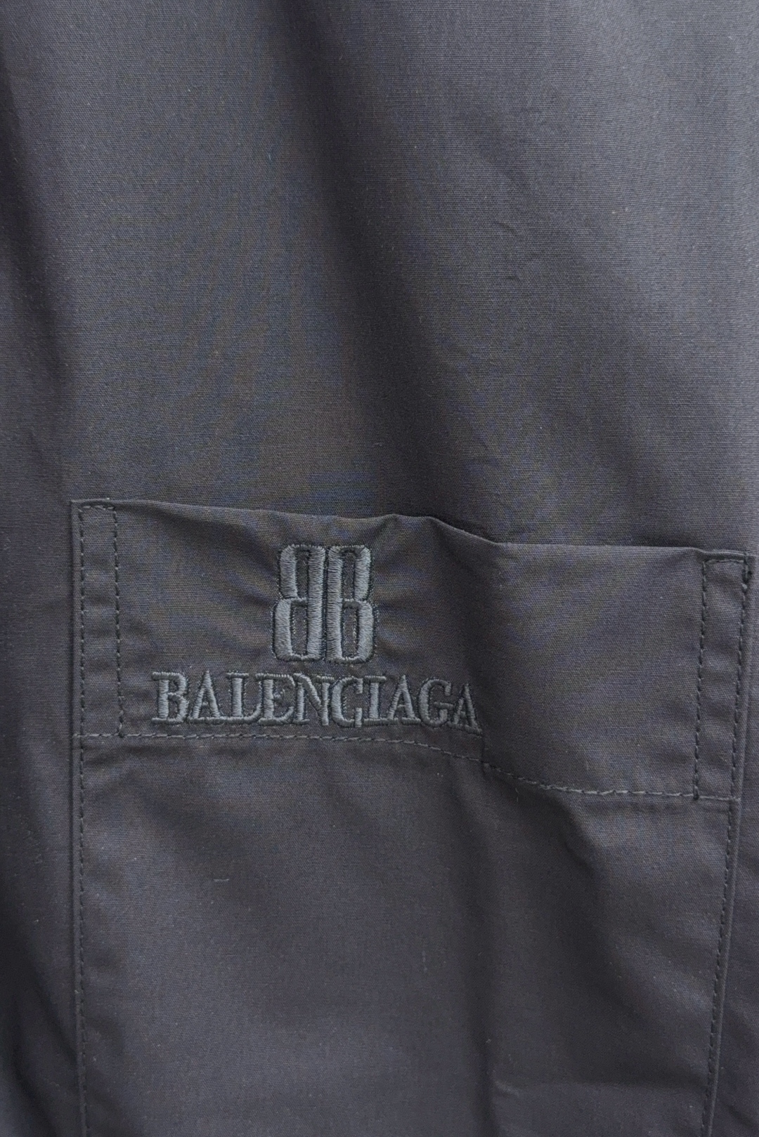 “Balenciaga Nano BB Embroidered Shirt with Custom Paris Shell Button” - 图片 6