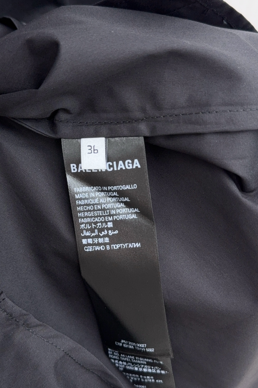 “Balenciaga Nano BB Embroidered Shirt with Custom Paris Shell Button” - 图片 8