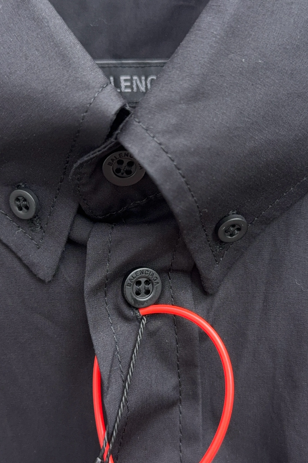 “Balenciaga Nano BB Embroidered Shirt with Custom Paris Shell Button” - 图片 5