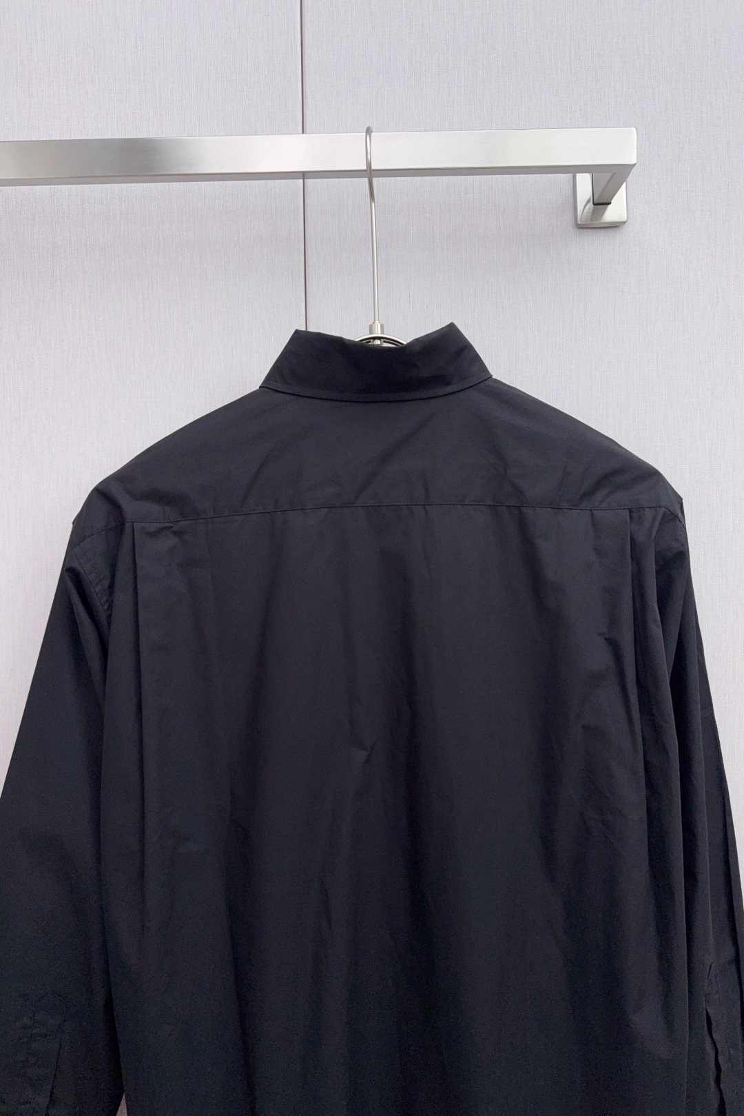 “Balenciaga Nano BB Embroidered Shirt with Custom Paris Shell Button” - 图片 7