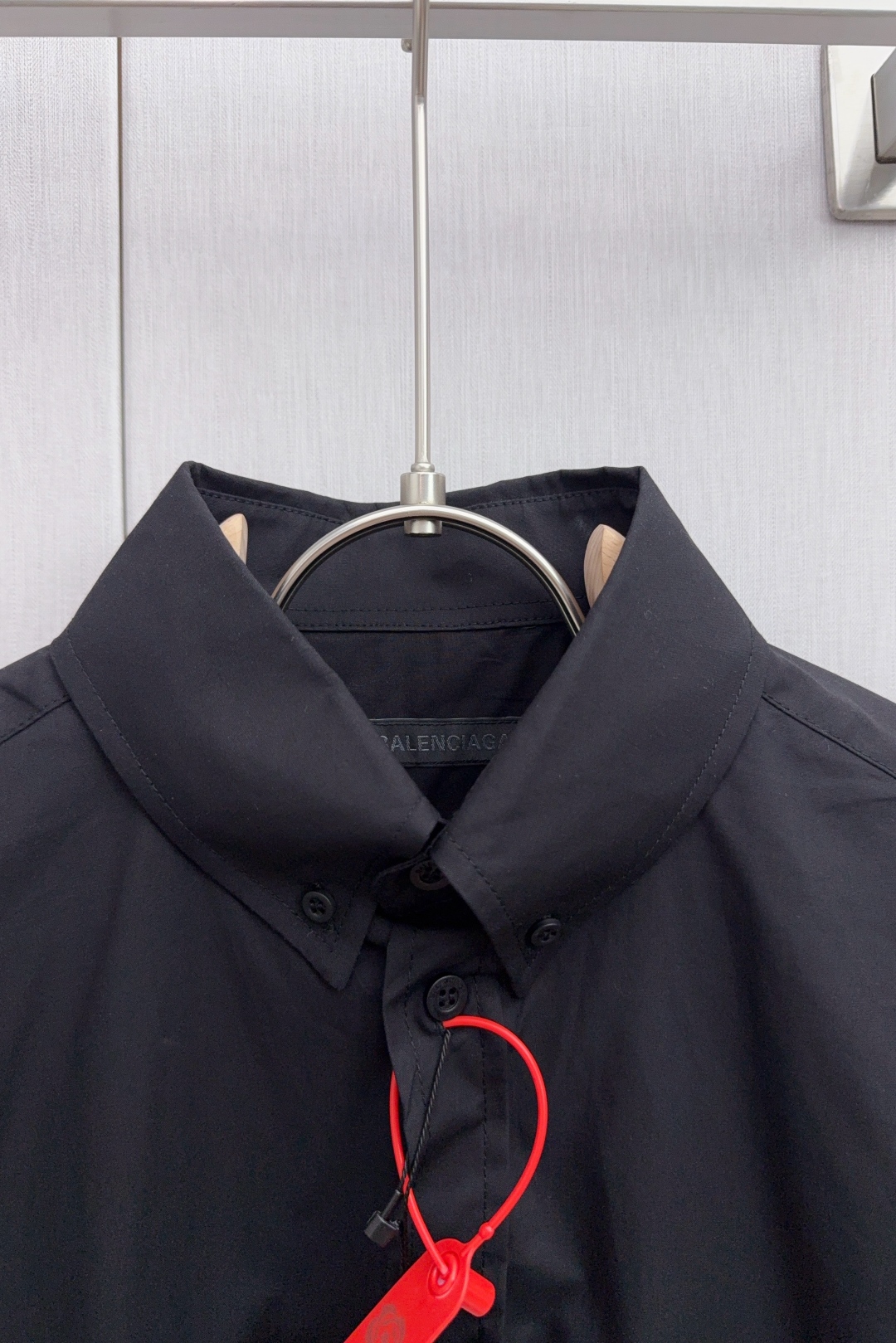 “Balenciaga Nano BB Embroidered Shirt with Custom Paris Shell Button” - 图片 4