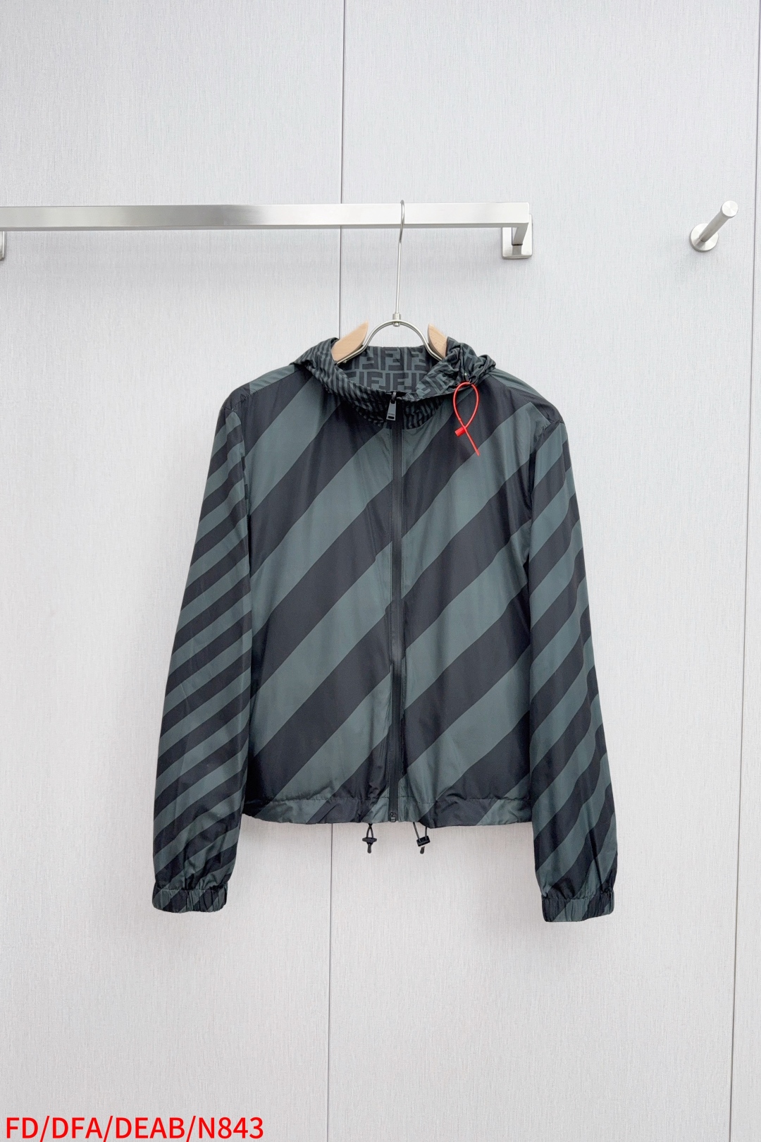 Luxurious Customized FENDI Double-Sided Hood Jacket with Unique Design and High-Tech Processes - 图片 1