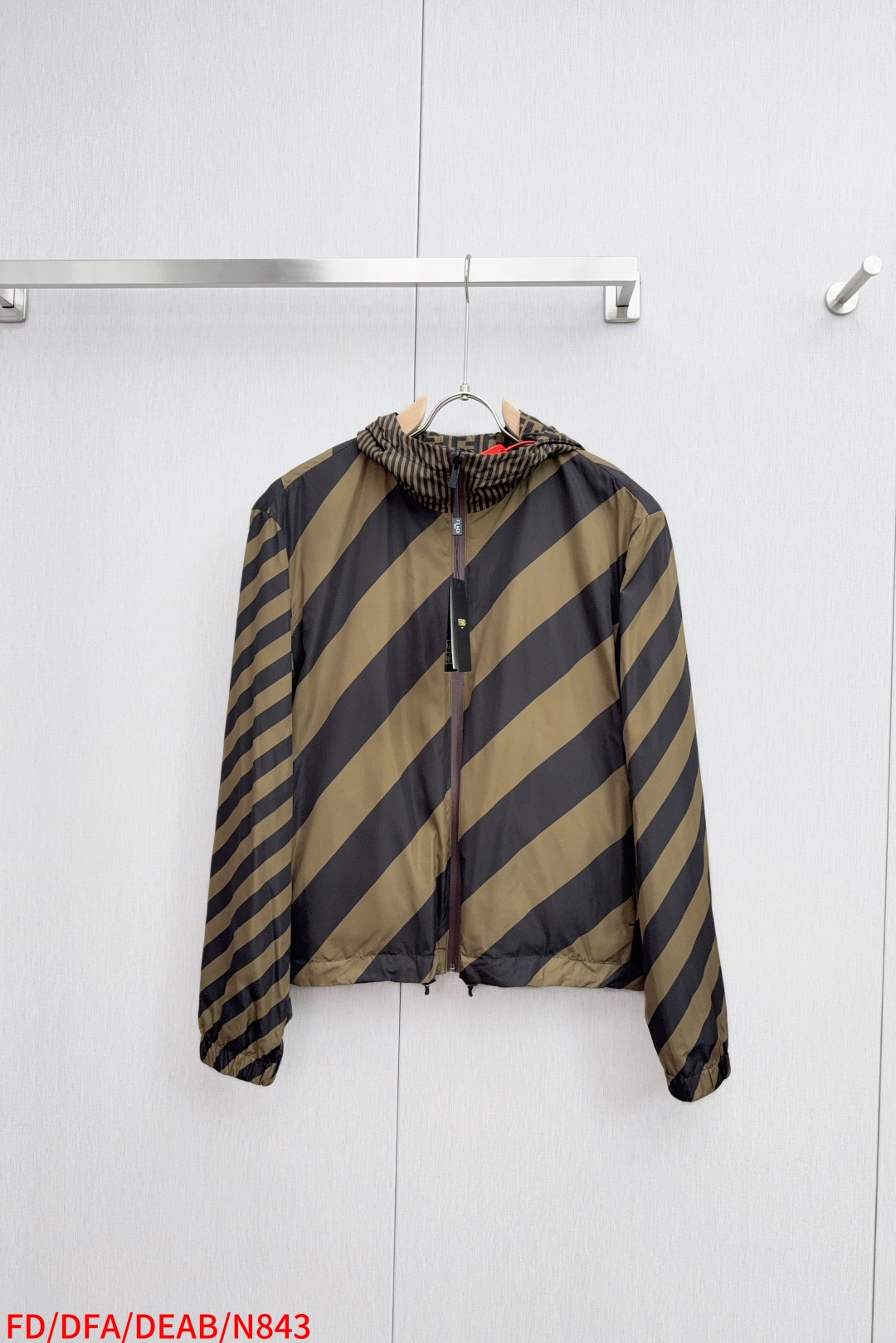 Luxurious Customized FENDI Double-Sided Hood Jacket with Unique Design and High-Tech Processes - 图片 1