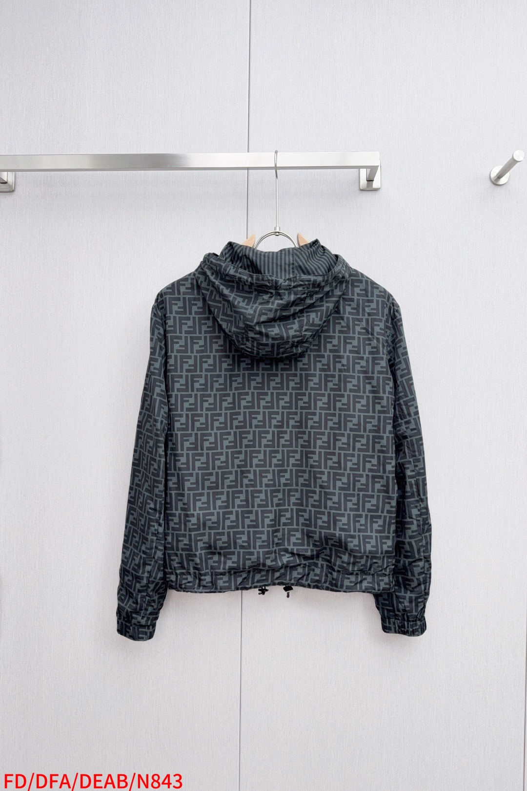Luxurious Customized FENDI Double-Sided Hood Jacket with Unique Design and High-Tech Processes - 图片 4