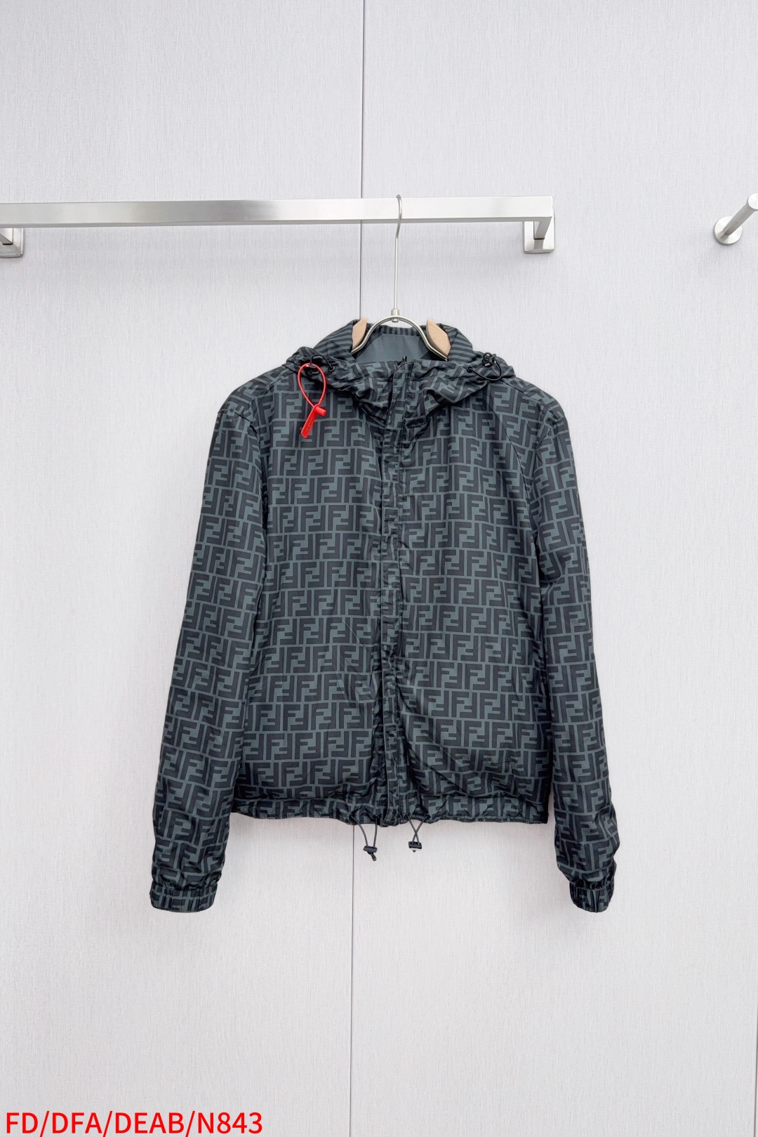 Luxurious Customized FENDI Double-Sided Hood Jacket with Unique Design and High-Tech Processes - 图片 3