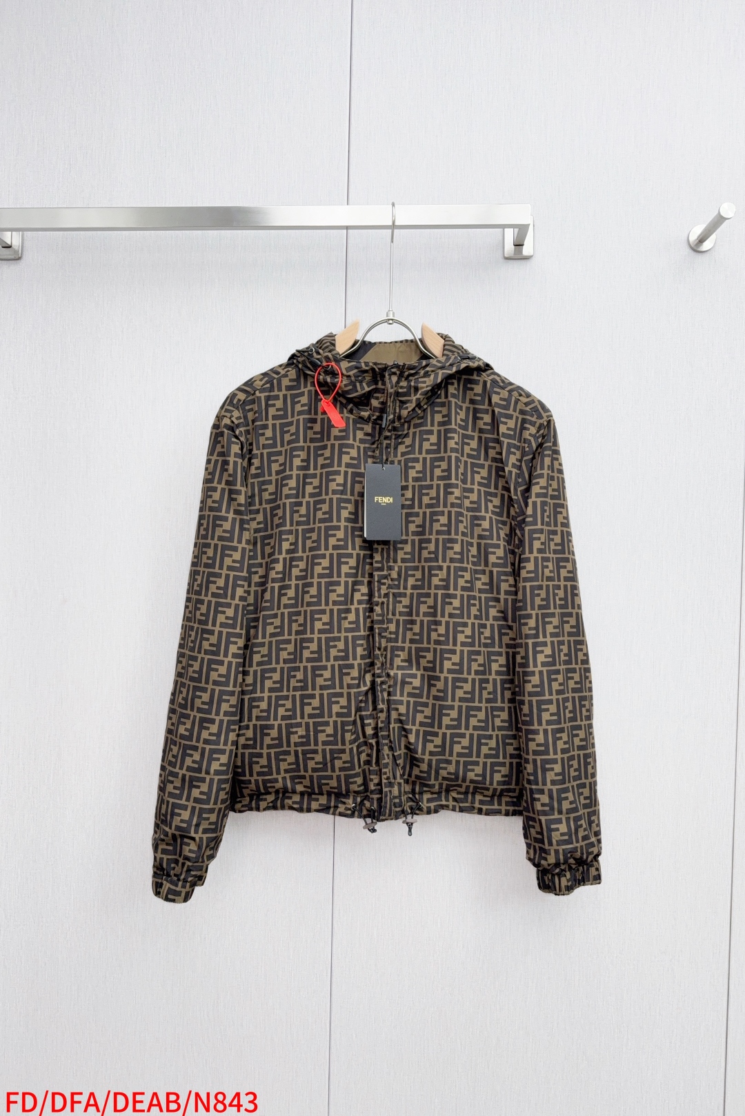 Luxurious Customized FENDI Double-Sided Hood Jacket with Unique Design and High-Tech Processes - 图片 3