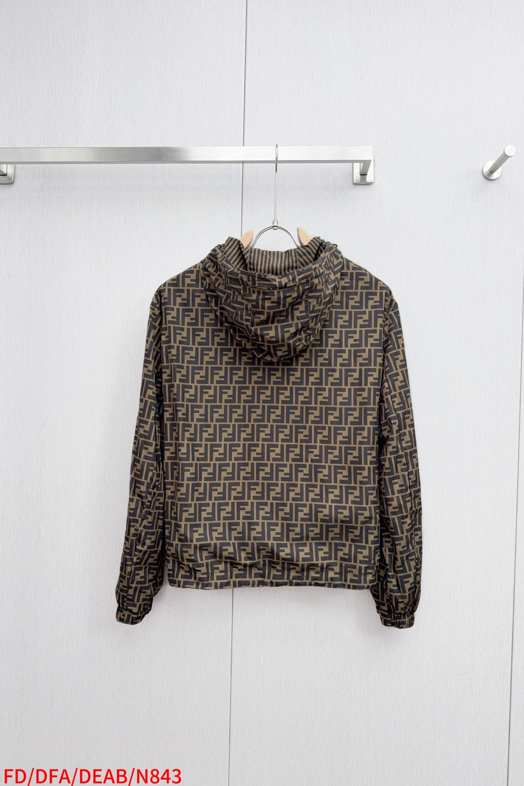 Luxurious Customized FENDI Double-Sided Hood Jacket with Unique Design and High-Tech Processes - 图片 4