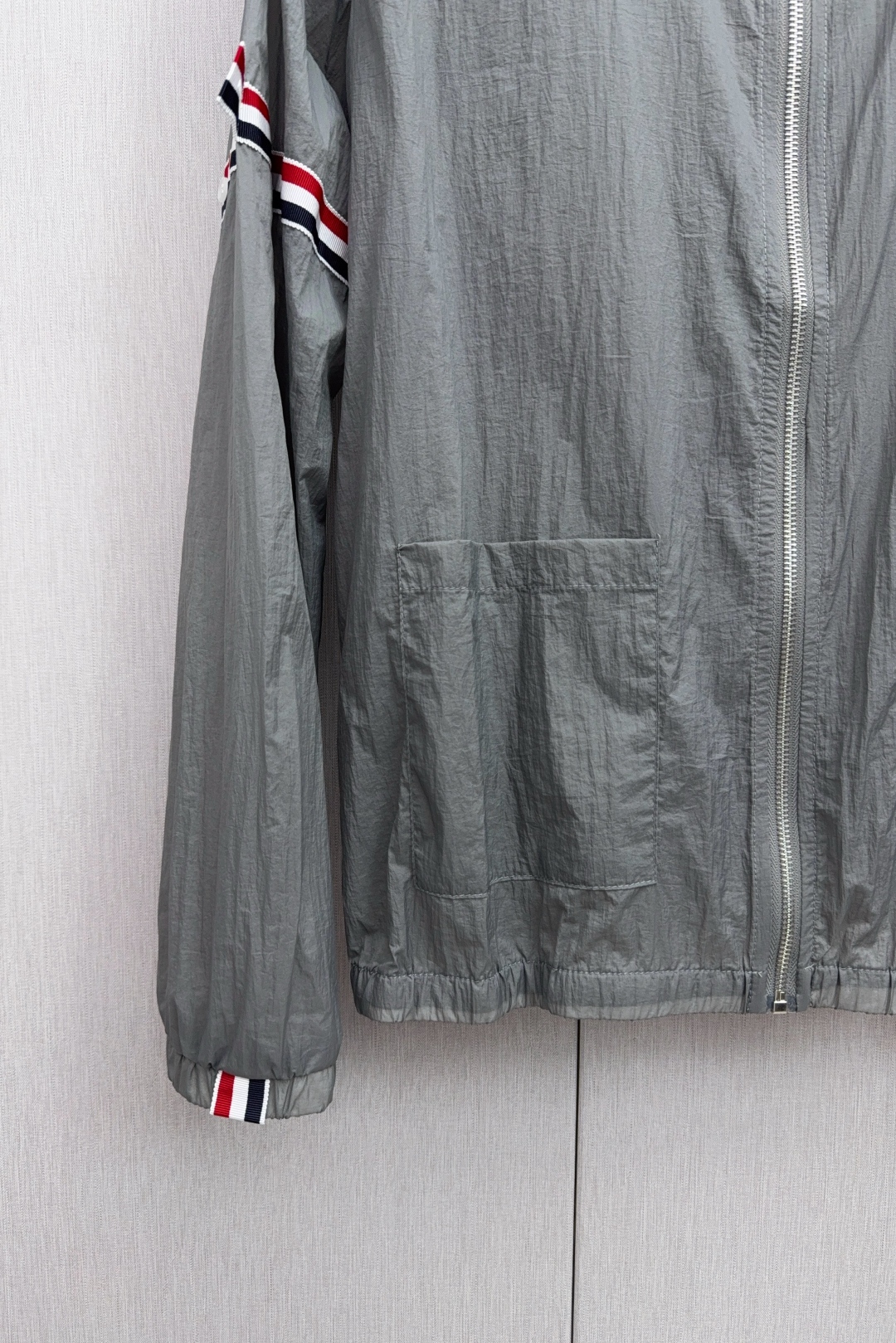 THOM BROWNE TB Striped Sunscreen Jacket: High-Quality UV Protection, Guangzhou Factory, Unisex Fit - 图片 6