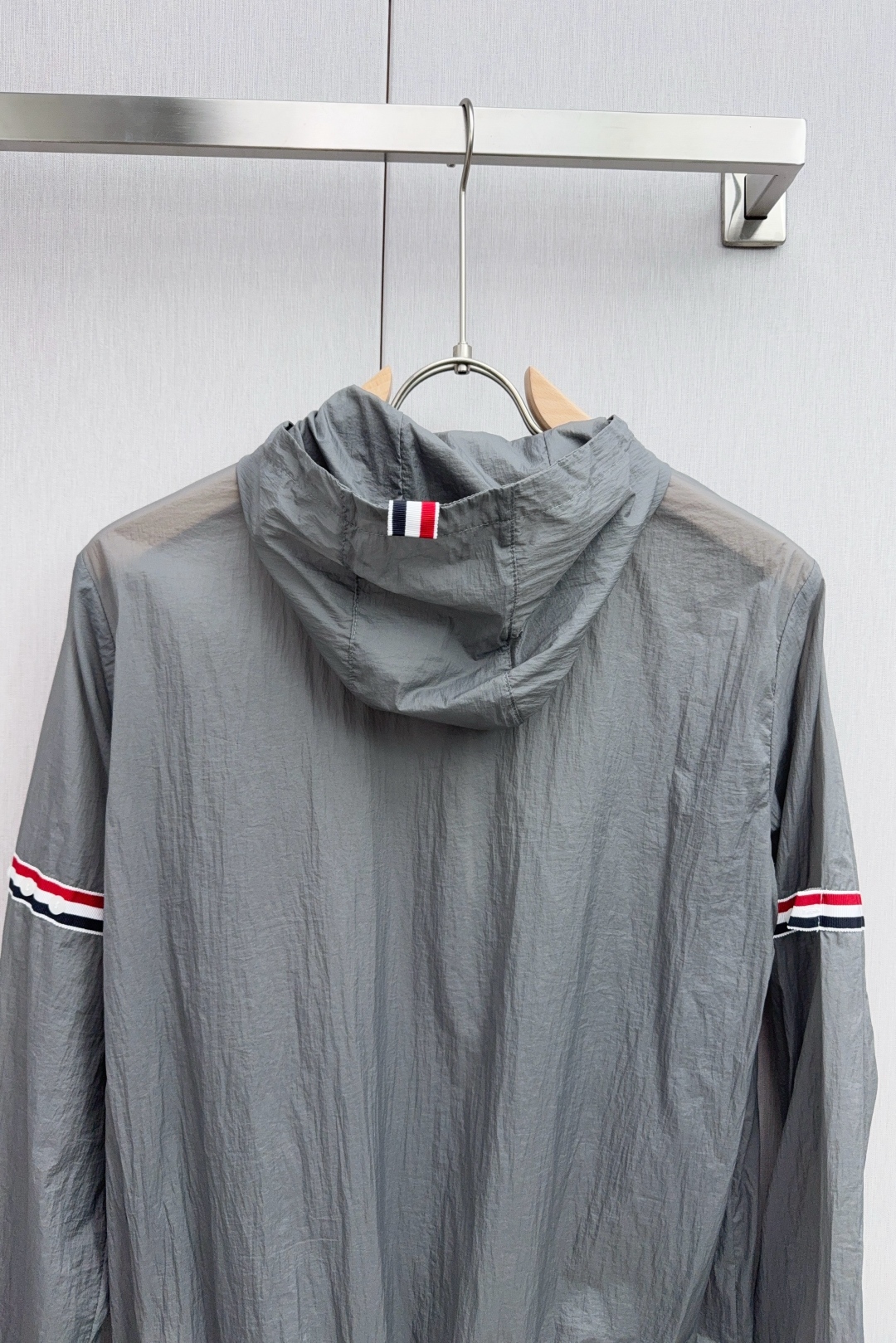 THOM BROWNE TB Striped Sunscreen Jacket: High-Quality UV Protection, Guangzhou Factory, Unisex Fit - 图片 8