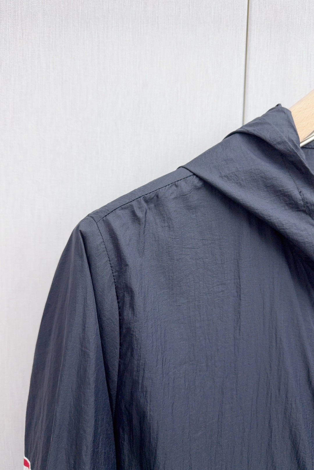 THOM BROWNE TB Sunscreen Jacket: High-Quality, UV-Protective Fabric, Unisex Design - 图片 4