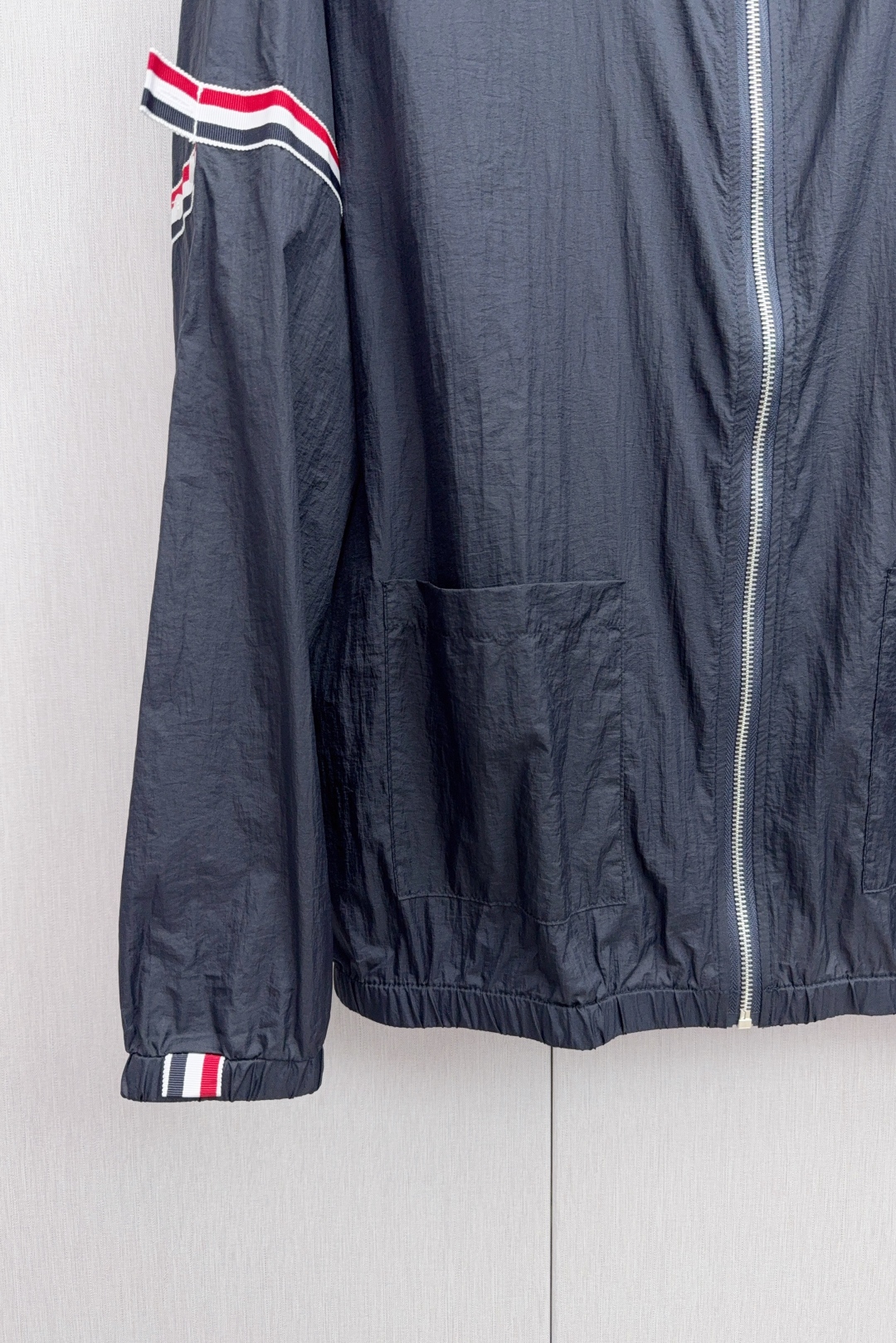 THOM BROWNE TB Sunscreen Jacket: High-Quality, UV-Protective Fabric, Unisex Design - 图片 7