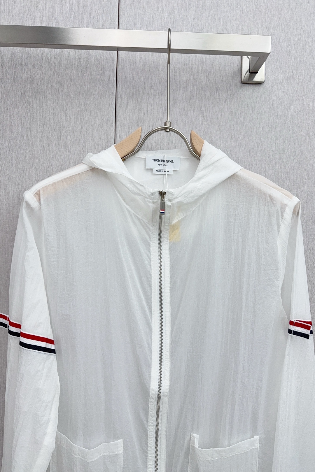 THOM BROWNE TB Sunscreen Jacket: High-Quality, UV-Protective Fabric in Four Colors - 图片 3