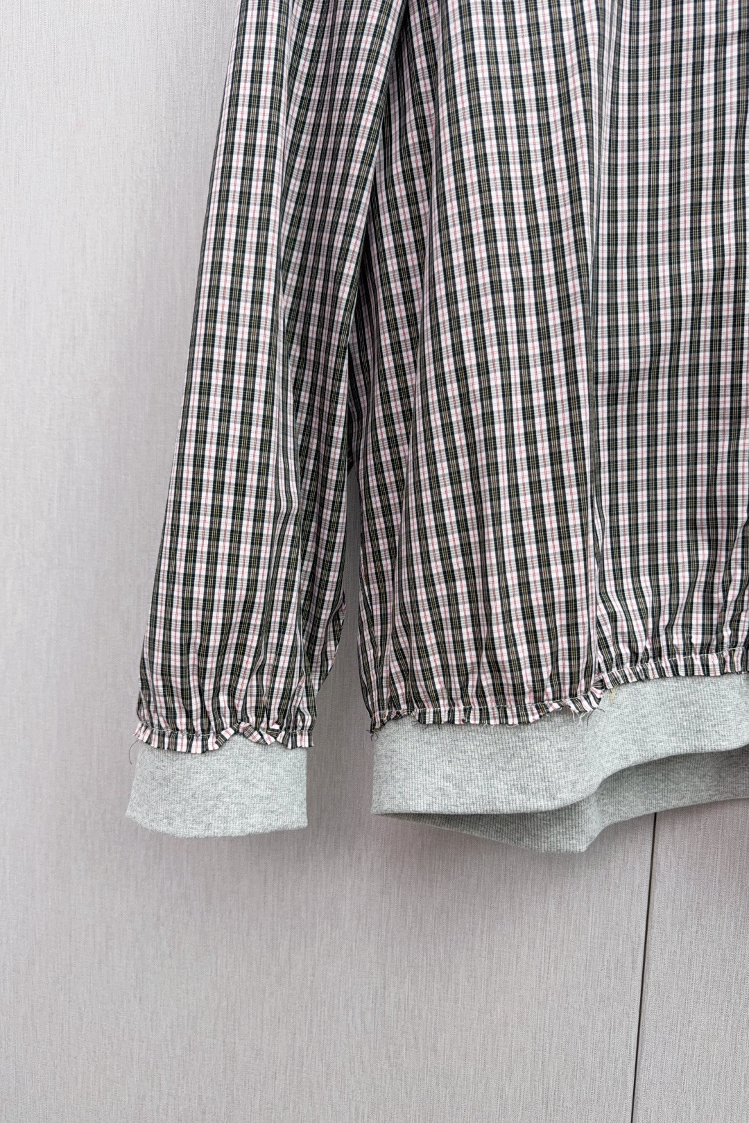 Balenciaga Paris Jiggle-Touched Hat Coat: Luxurious Textures and Intricate Details - 图片 6