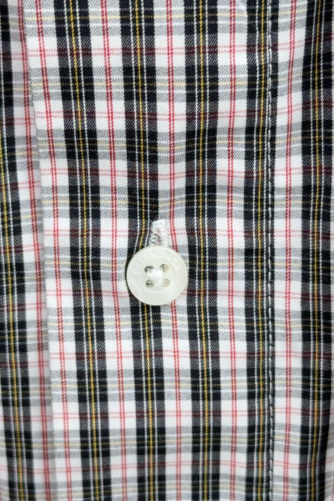 Balenciaga Paris Jiggle-Touched Hat Coat: Luxurious Textures and Intricate Details - 图片 5