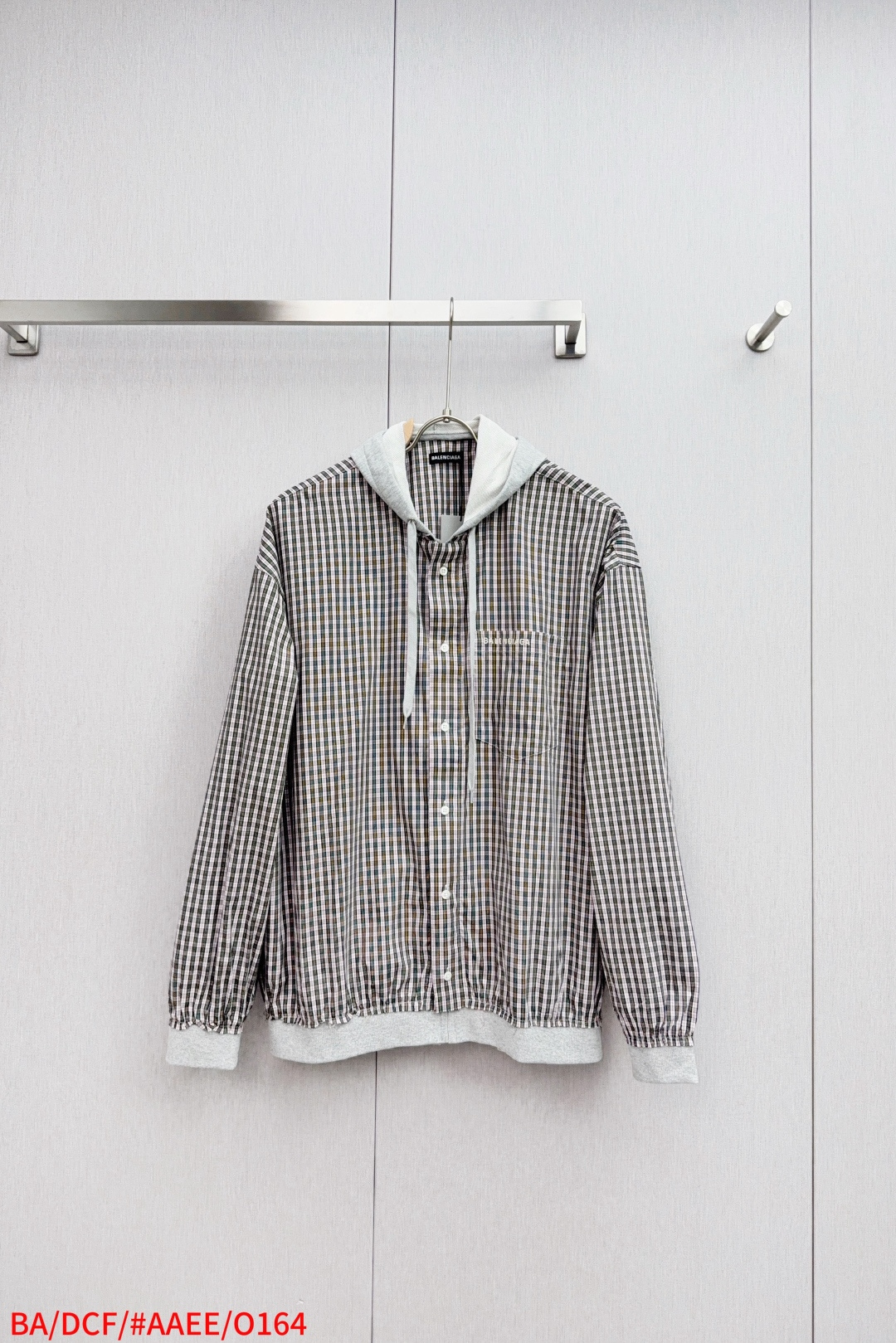 Balenciaga Paris Jiggle-Touched Hat Coat: Luxurious Textures and Intricate Details - 图片 1