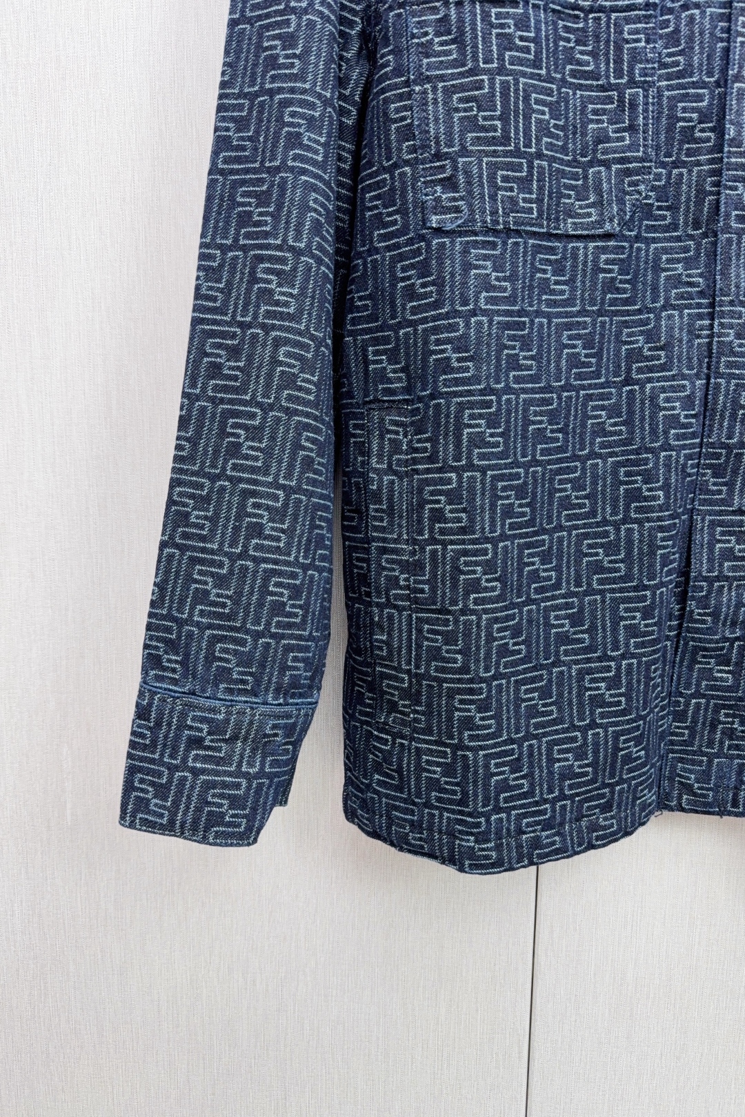 Fendi FF Cowboy Jacket: Luxurious Customization with Laser-Cut Details - 图片 6