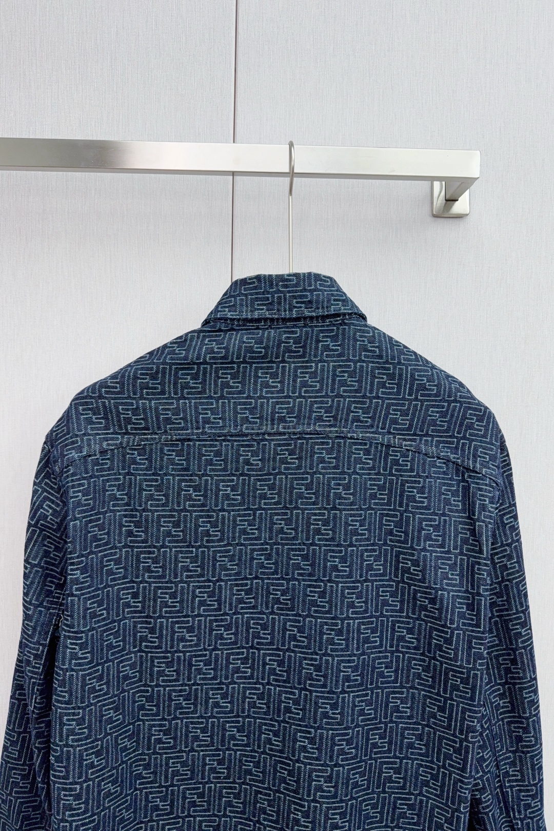 Fendi FF Cowboy Jacket: Luxurious Customization with Laser-Cut Details - 图片 7