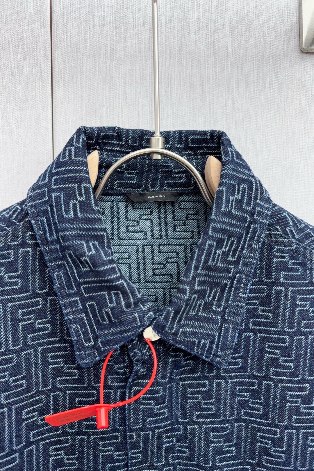 Fendi FF Cowboy Jacket: Luxurious Customization with Laser-Cut Details - 图片 4