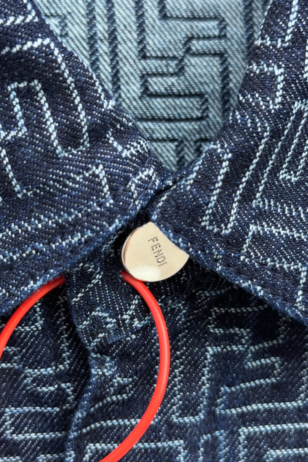 Fendi FF Cowboy Jacket: Luxurious Customization with Laser-Cut Details - 图片 5