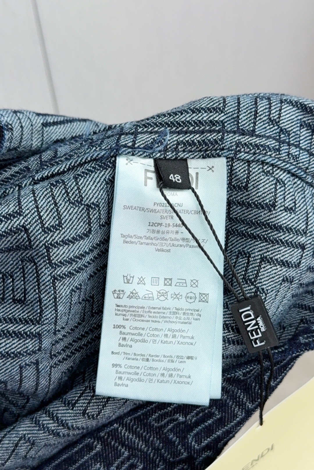 Fendi FF Cowboy Jacket: Luxurious Customization with Laser-Cut Details - 图片 8