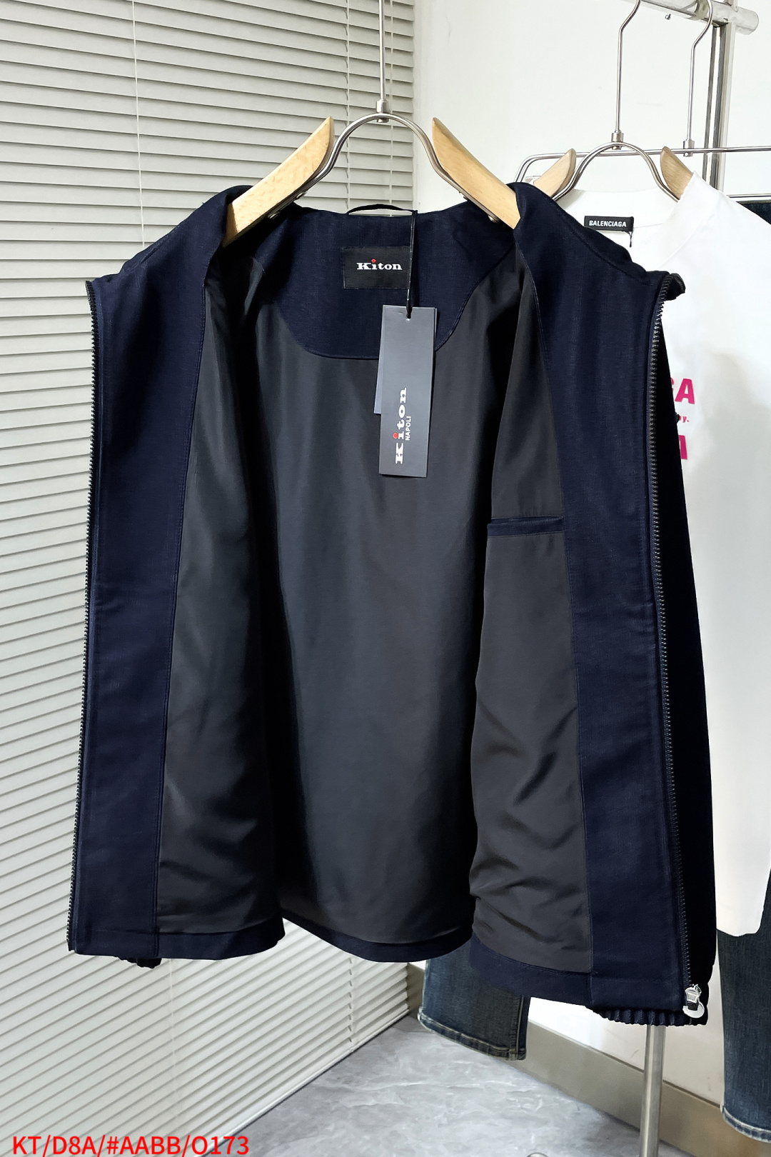 Kiton Cowboy Jacket: The King of Quality and Style in Dark Blue - 图片 2