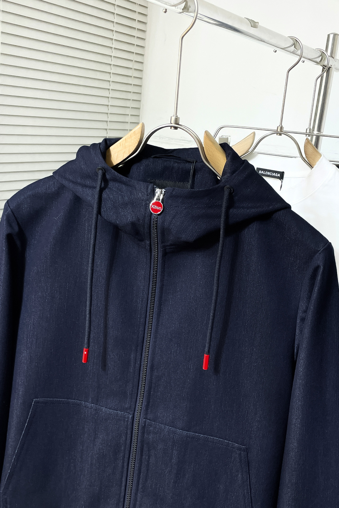 Kiton Cowboy Jacket: The King of Quality and Style in Dark Blue - 图片 4